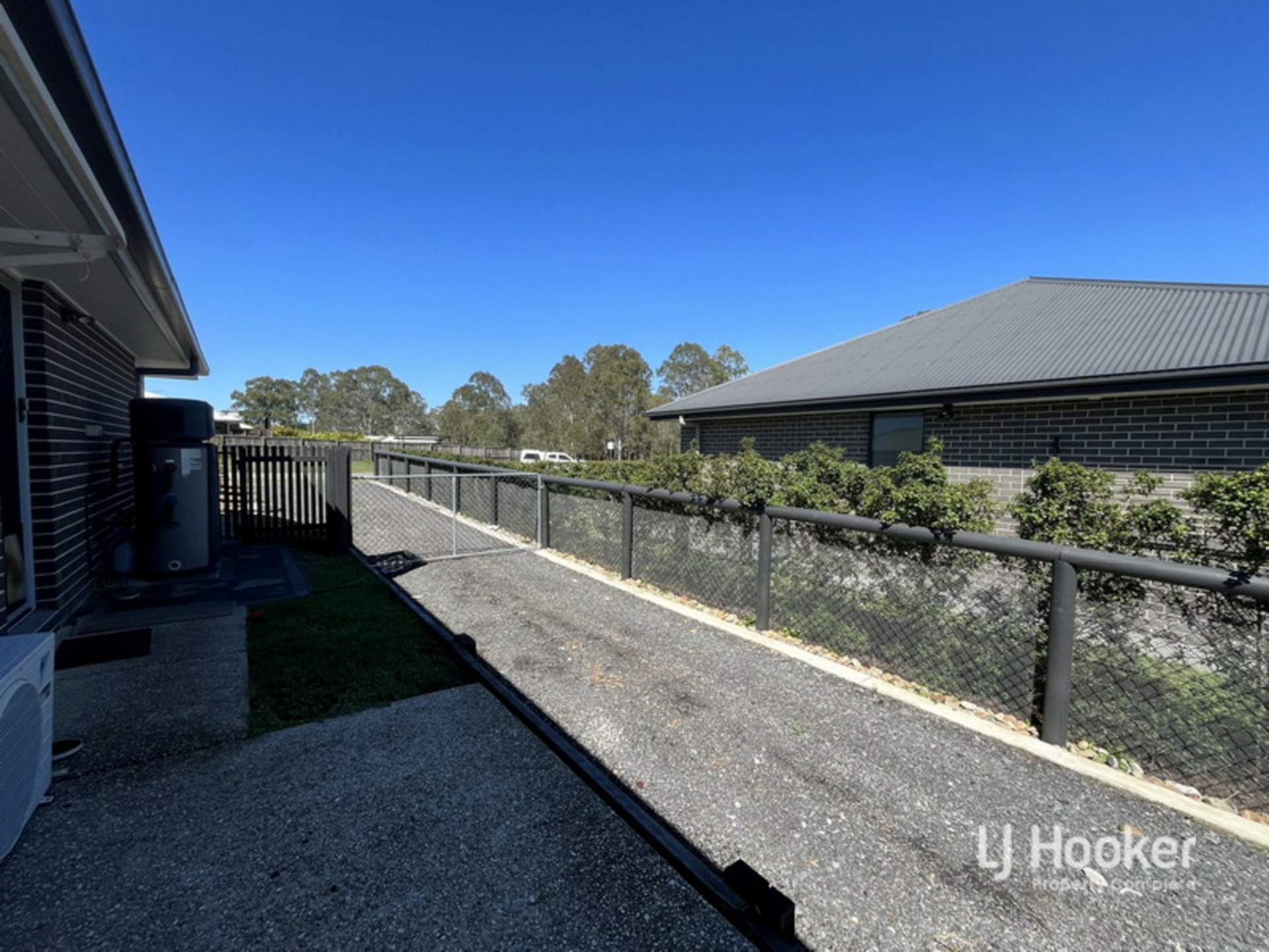 127-129 Geoff Philp Drive, LOGAN VILLAGE
