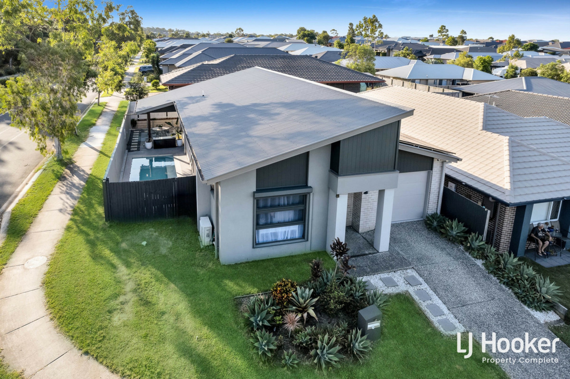 15 Tomlinson Street, YARRABILBA