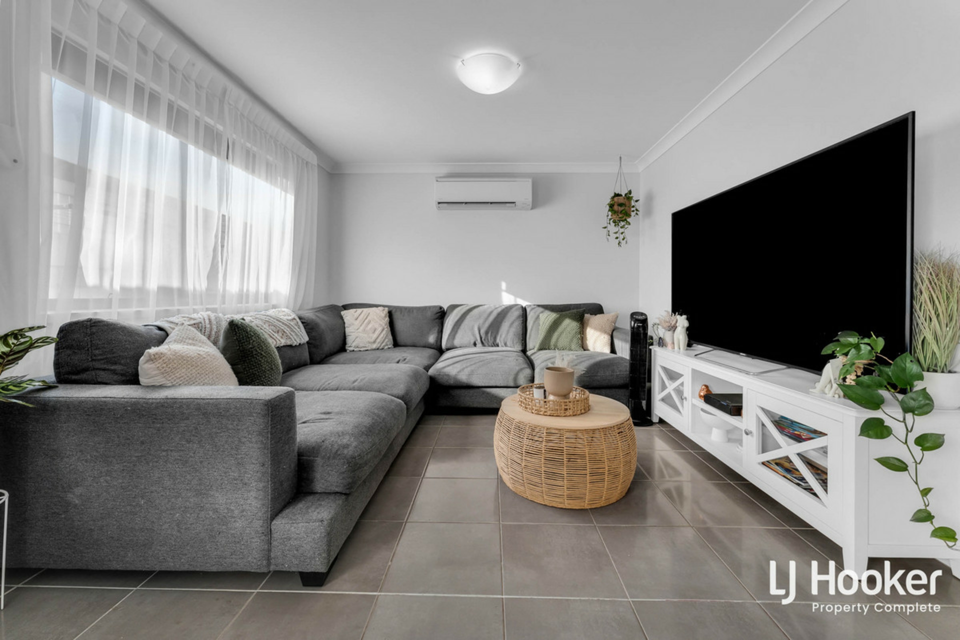15 Tomlinson Street, YARRABILBA