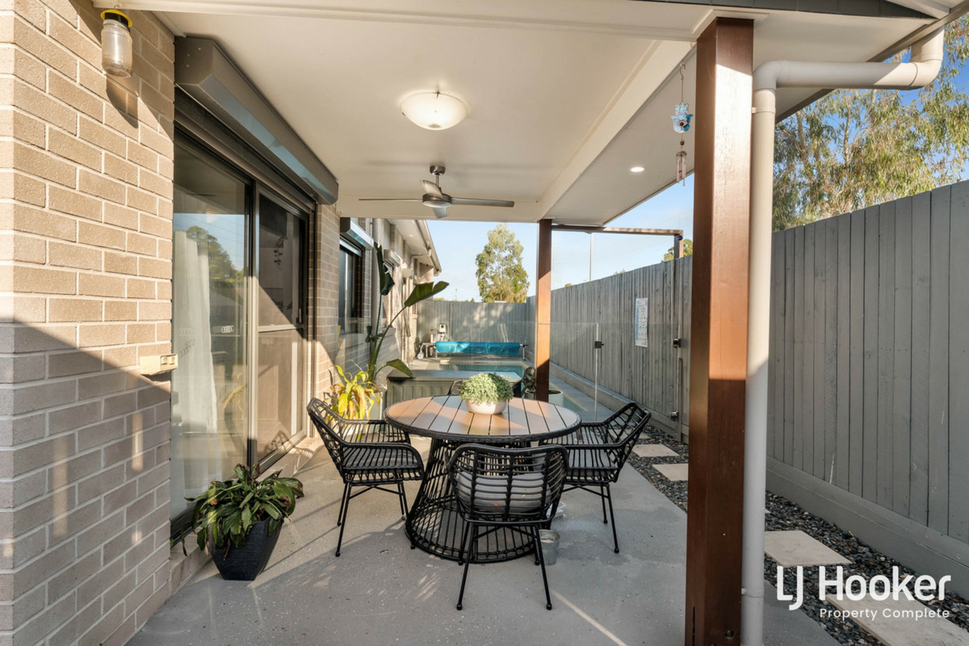 15 Tomlinson Street, YARRABILBA