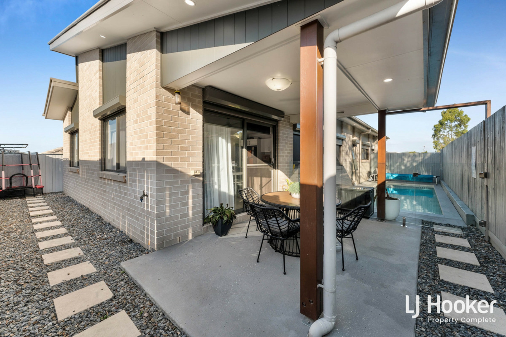 15 Tomlinson Street, YARRABILBA
