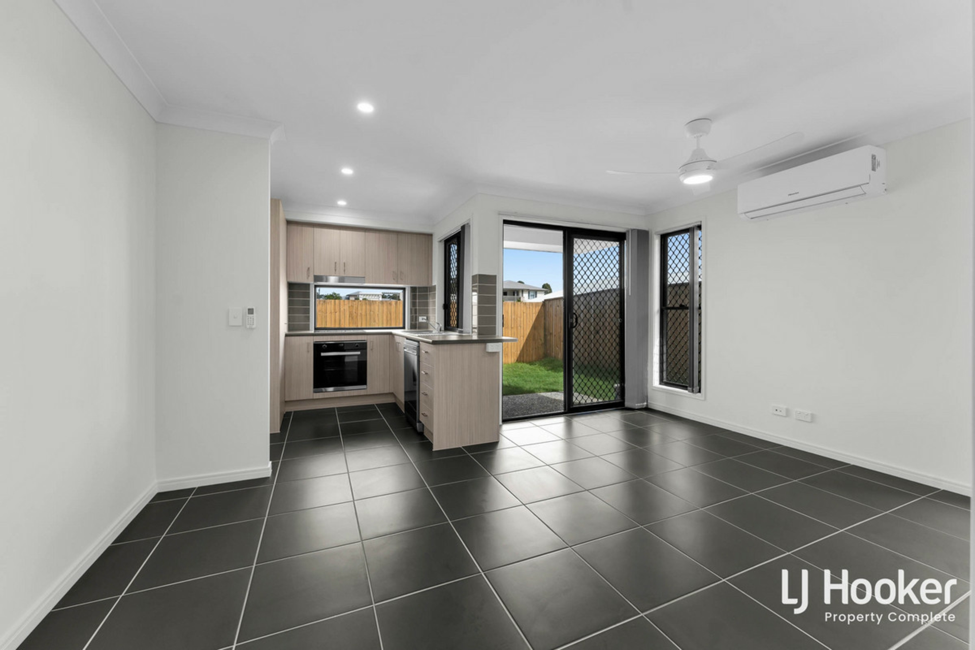 2/8 Mali Way, LOGAN VILLAGE