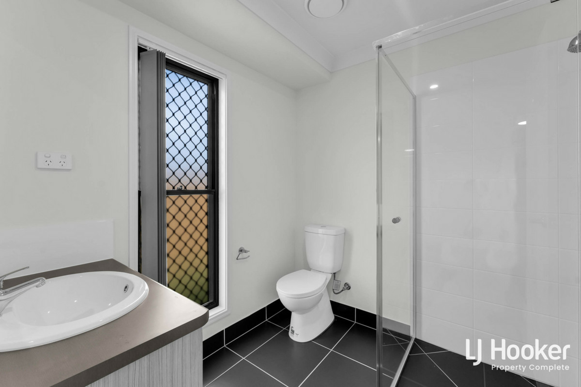 2/8 Mali Way, LOGAN VILLAGE