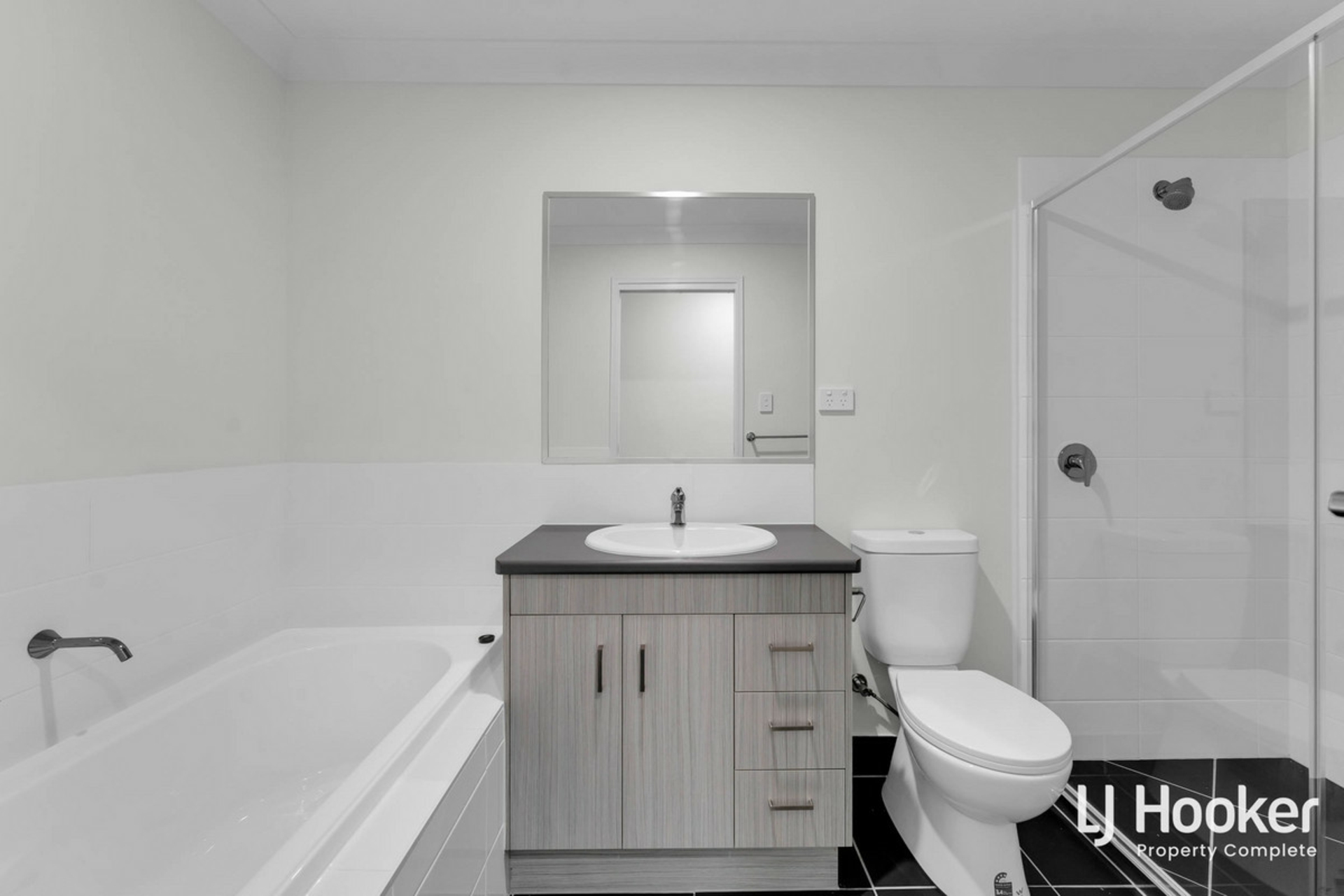 2/8 Mali Way, LOGAN VILLAGE