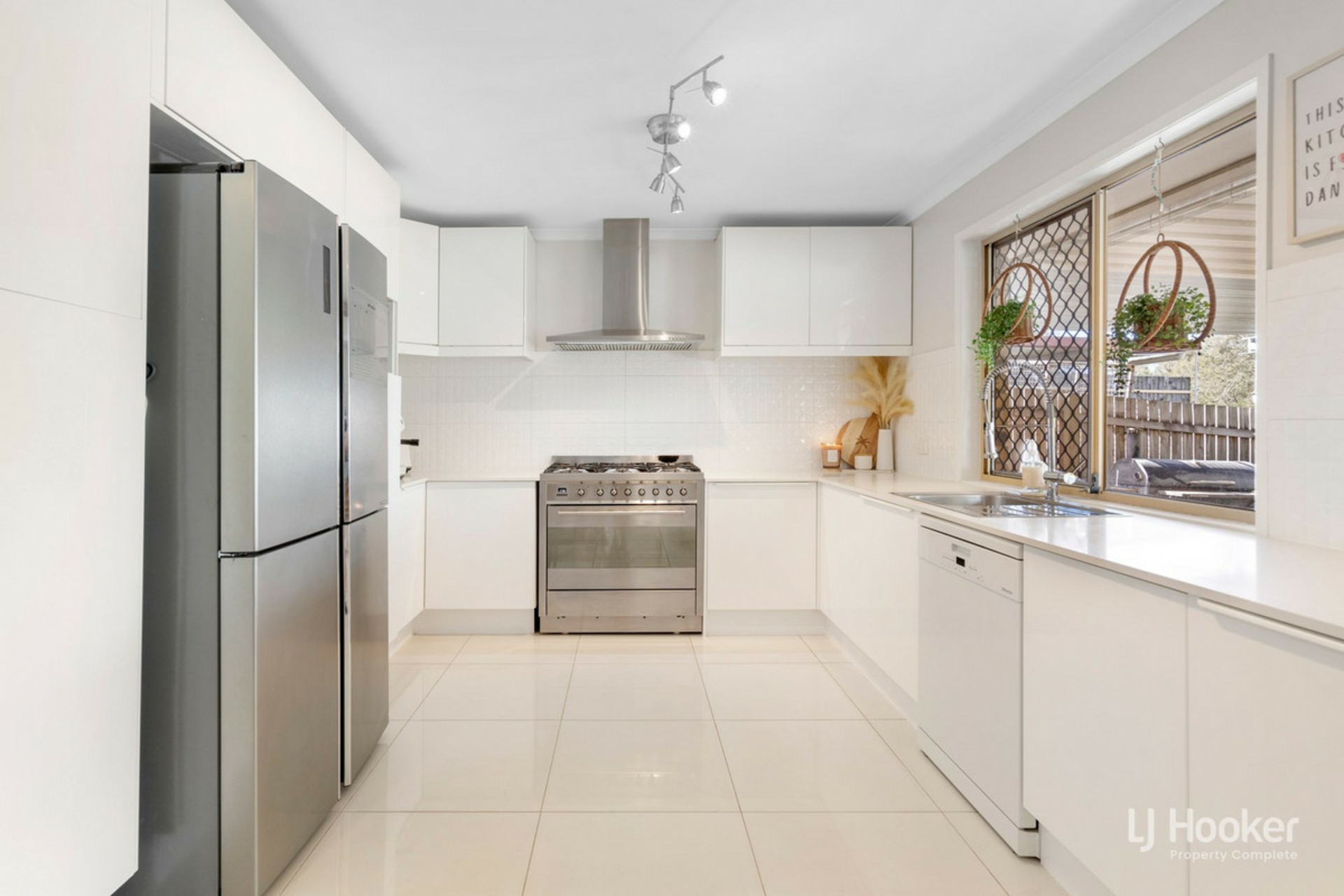16 Duesbury Crescent, EDENS LANDING
