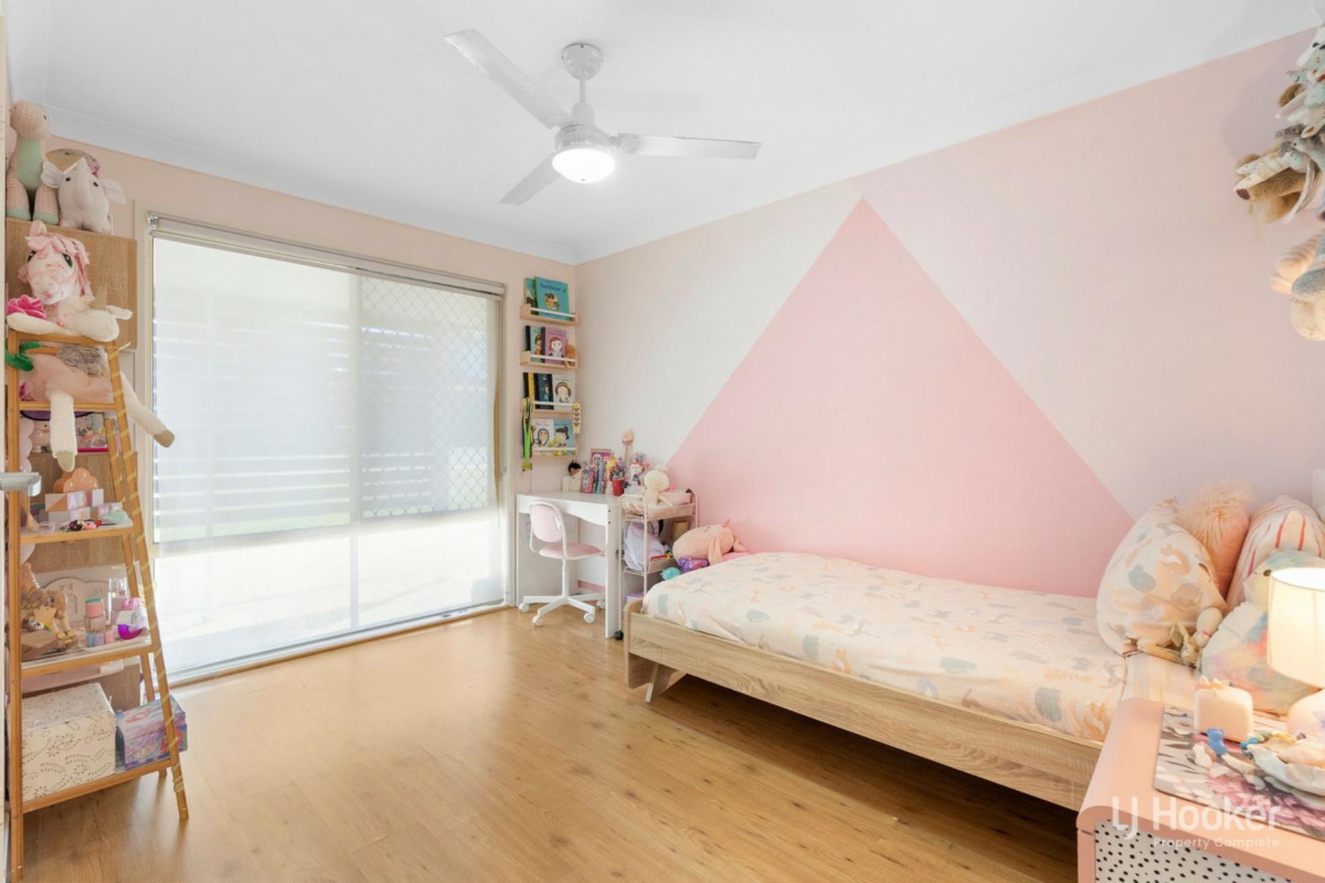 16 Duesbury Crescent, EDENS LANDING
