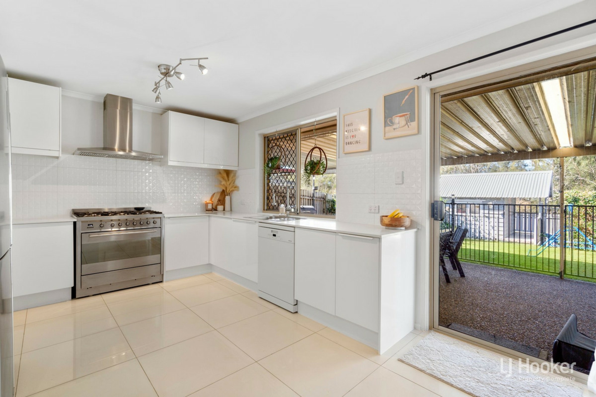 16 Duesbury Crescent, EDENS LANDING