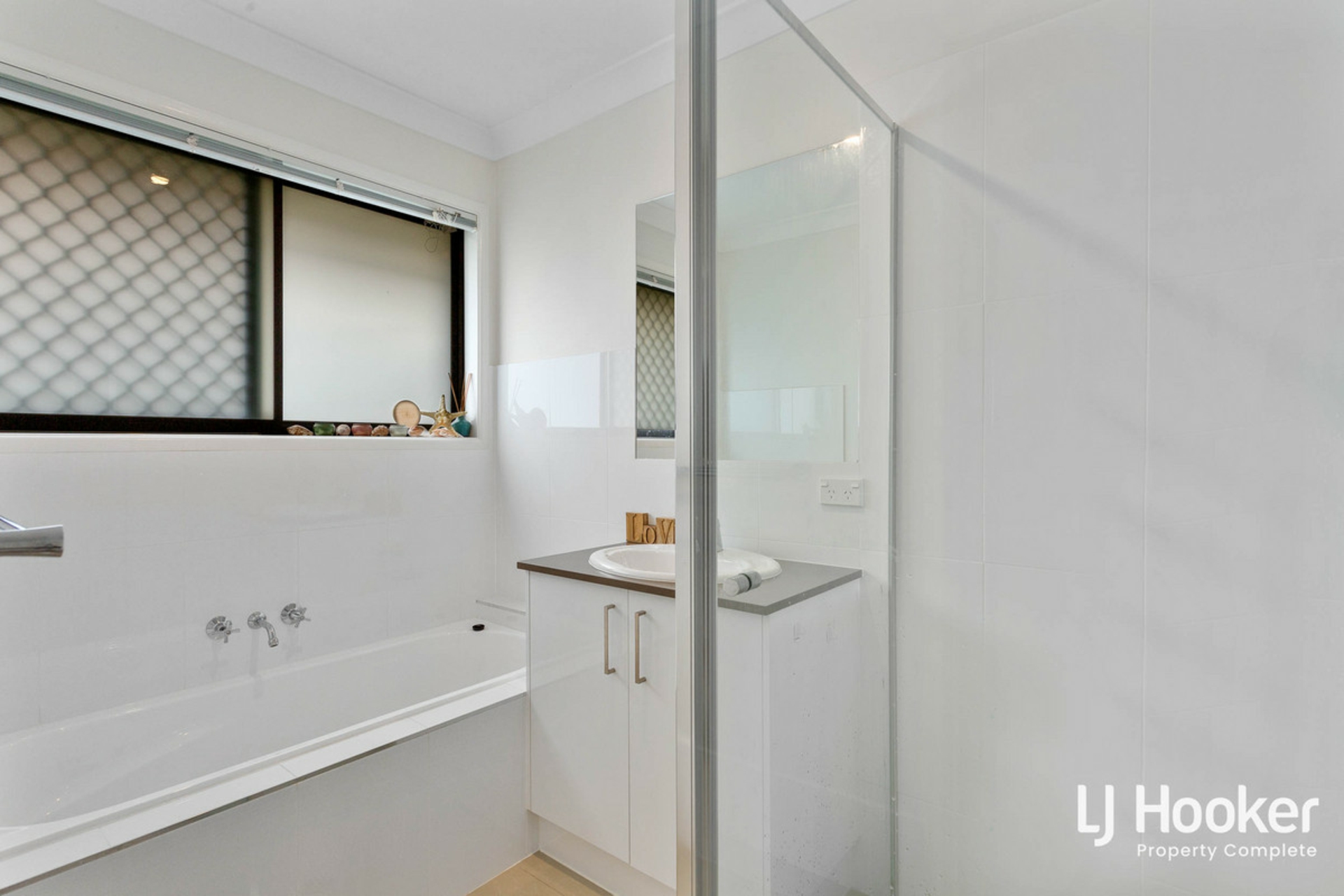 17 Latham Street, YARRABILBA