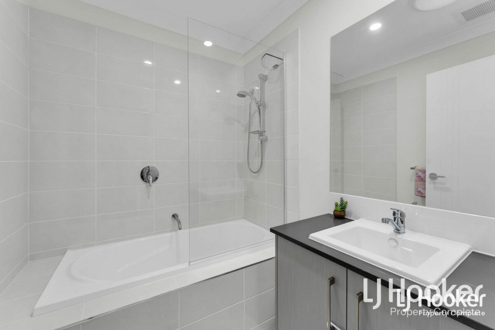 1/8 Highlands Street, YARRABILBA
