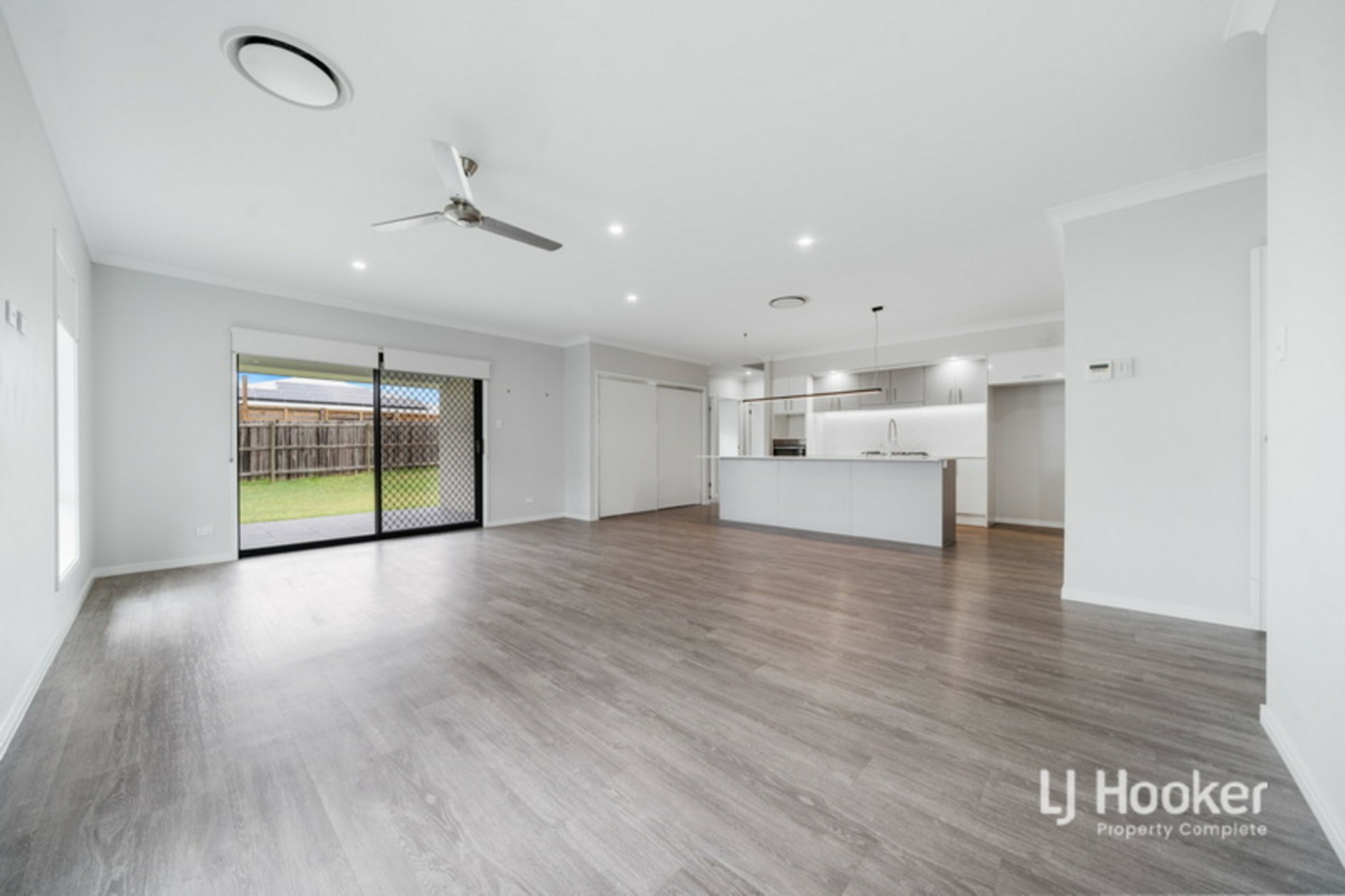 126 Mckinnon Drive, YARRABILBA