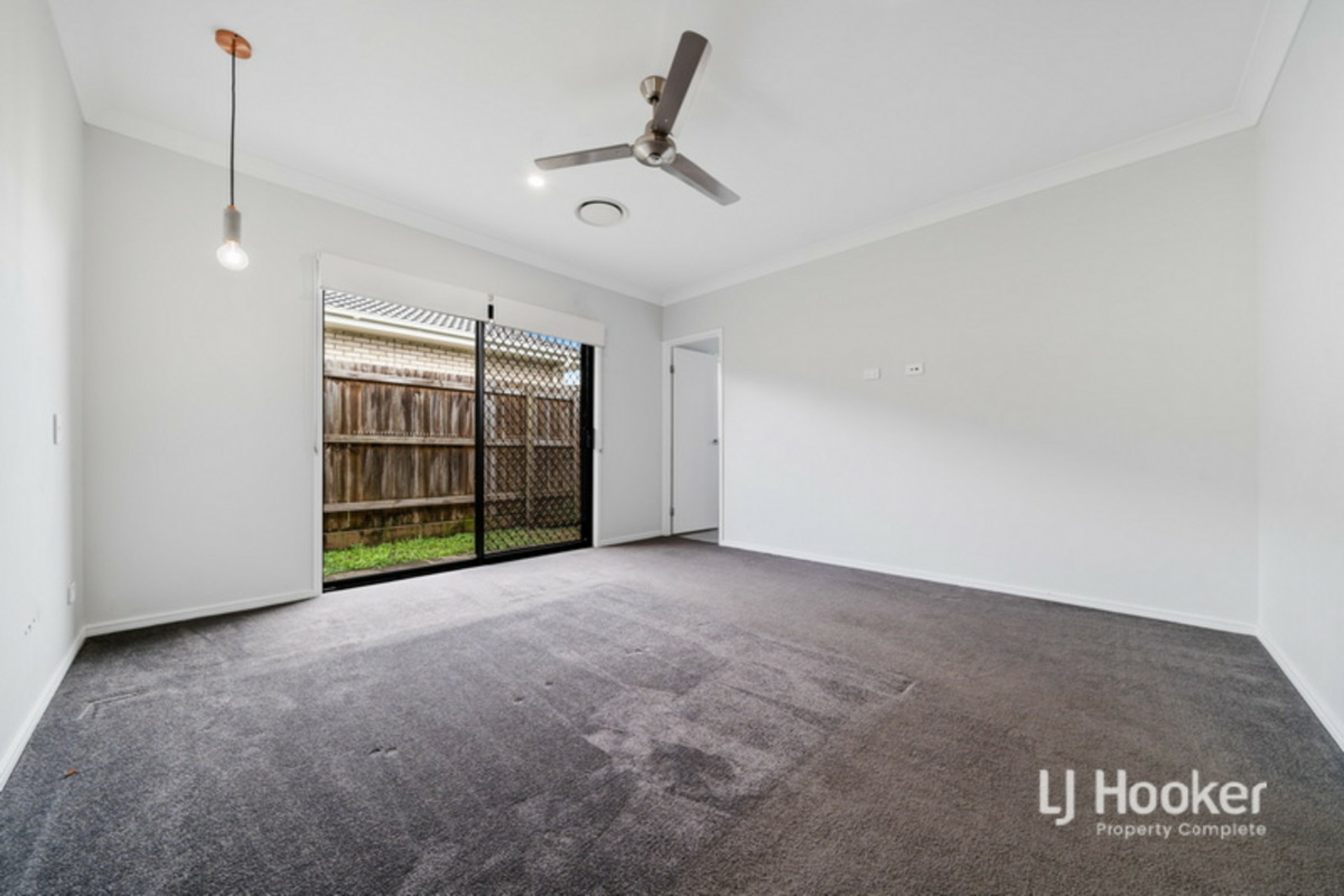 126 Mckinnon Drive, YARRABILBA