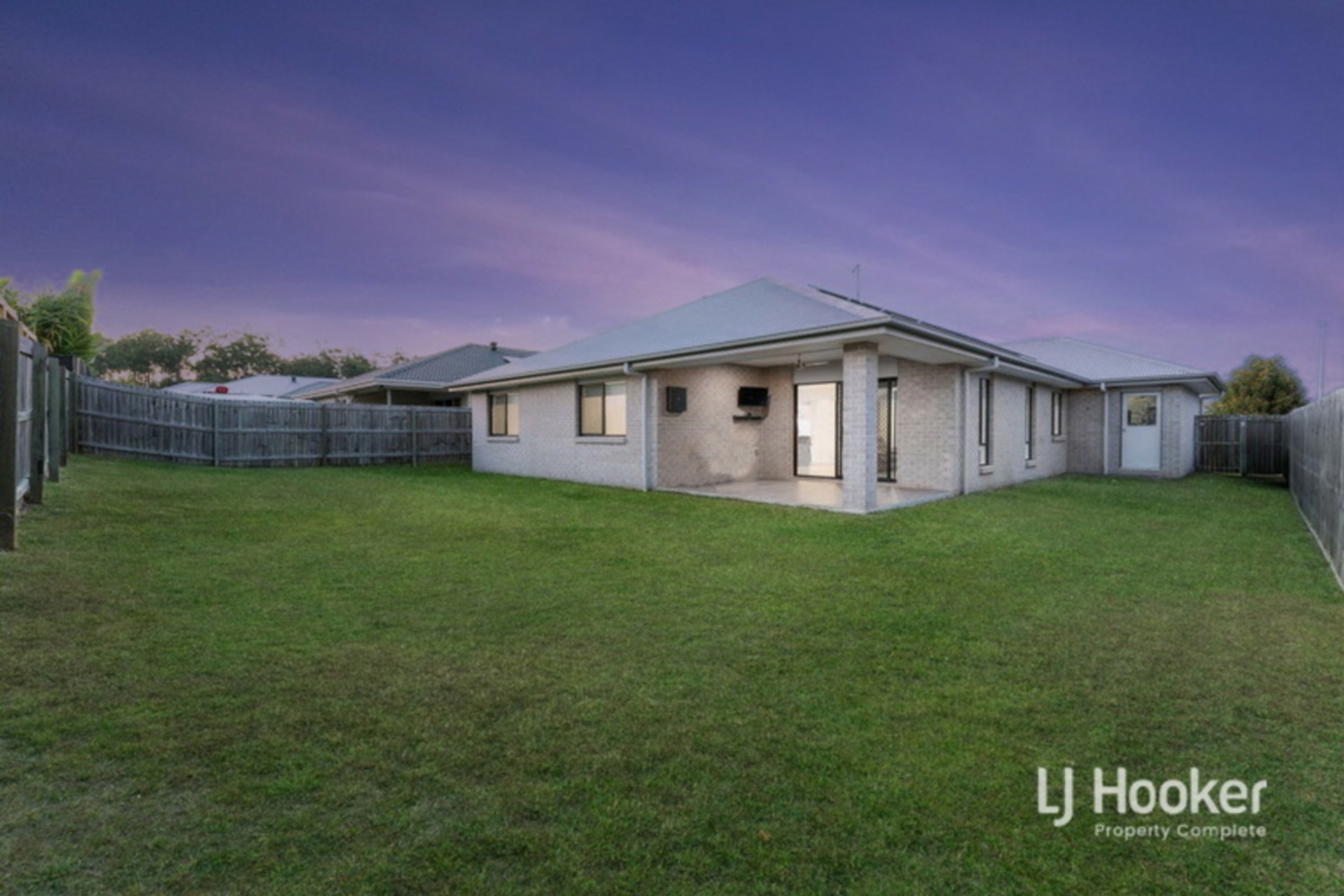 126 Mckinnon Drive, YARRABILBA