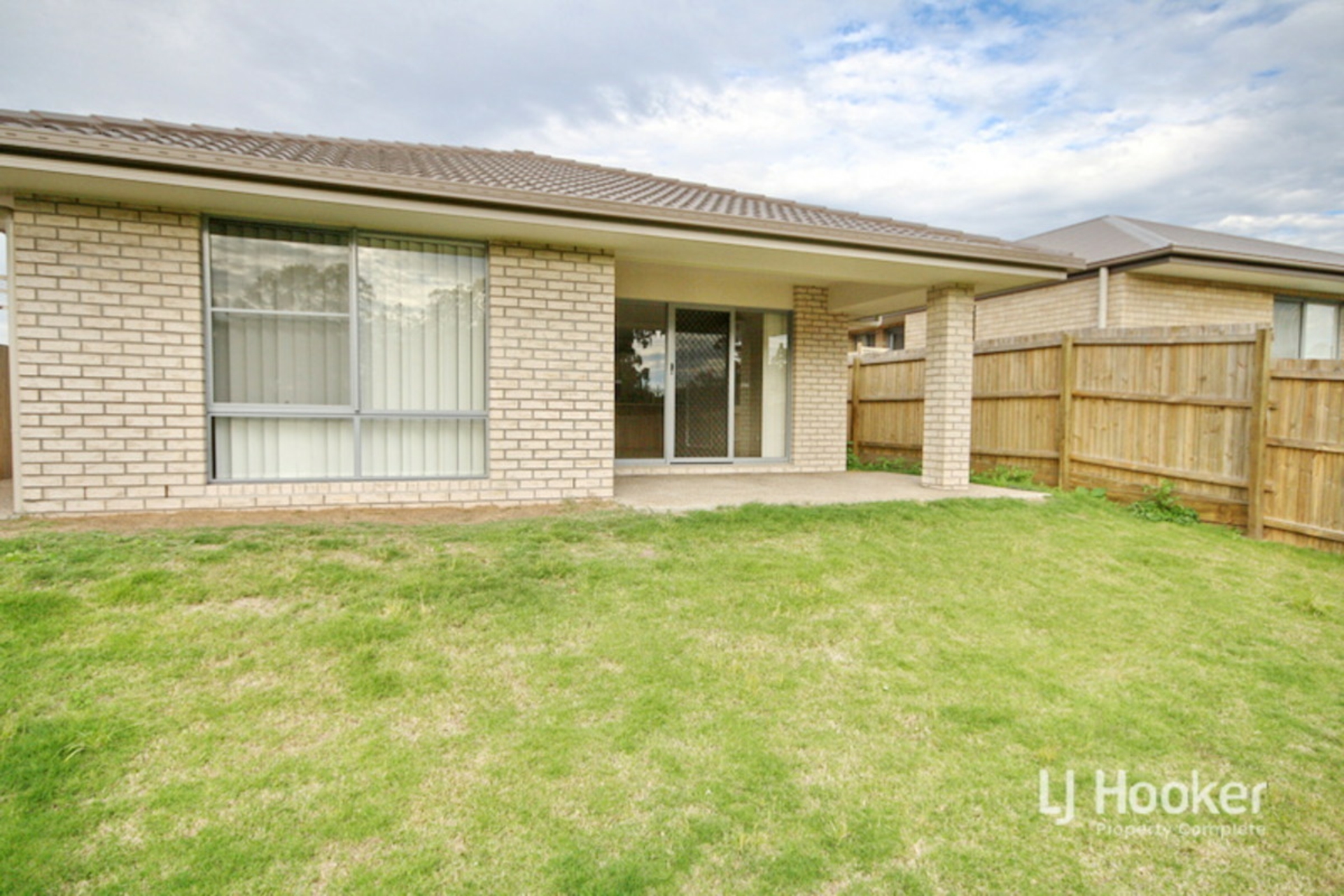 33 Malachite Drive, LOGAN RESERVE