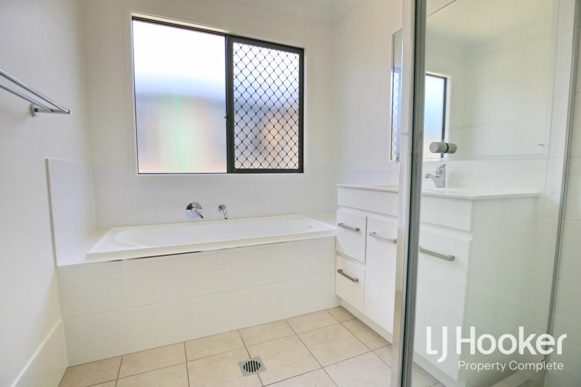 8 Hiddenvale Circuit, YARRABILBA