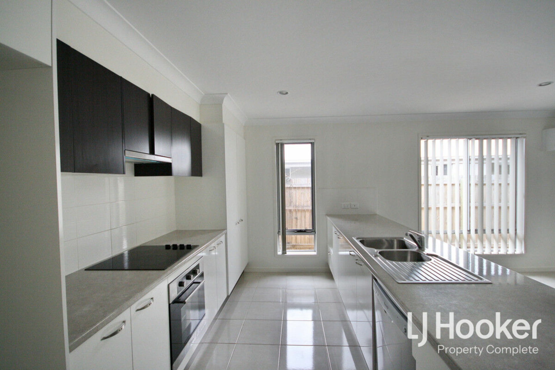 15 Wildflower Street, YARRABILBA