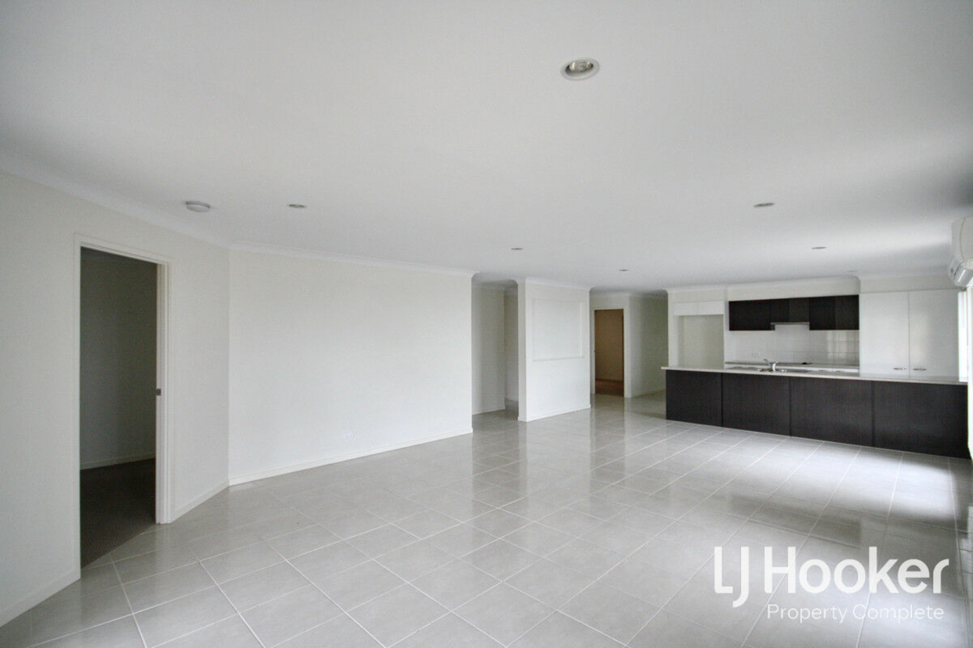 15 Wildflower Street, YARRABILBA