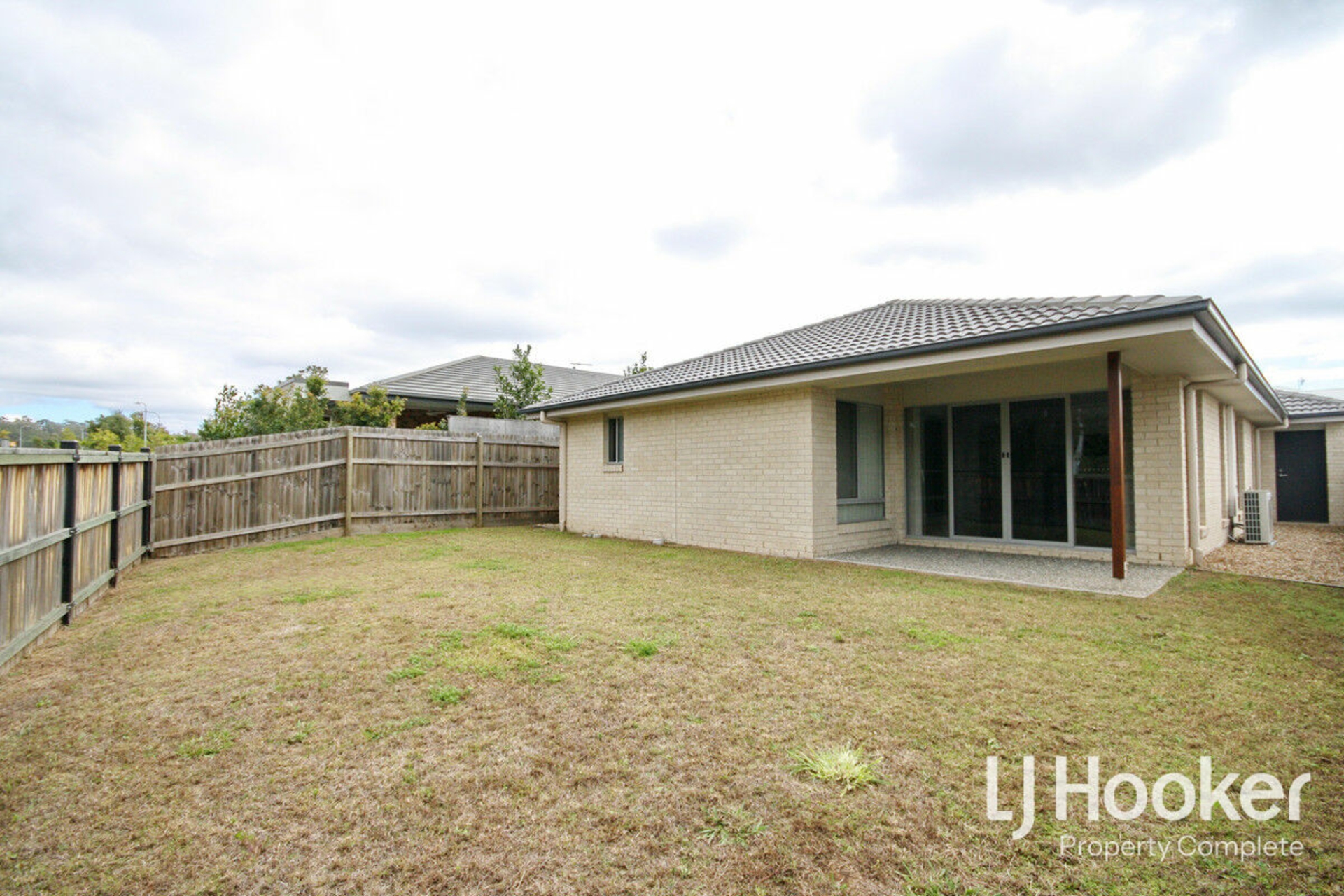 15 Wildflower Street, YARRABILBA