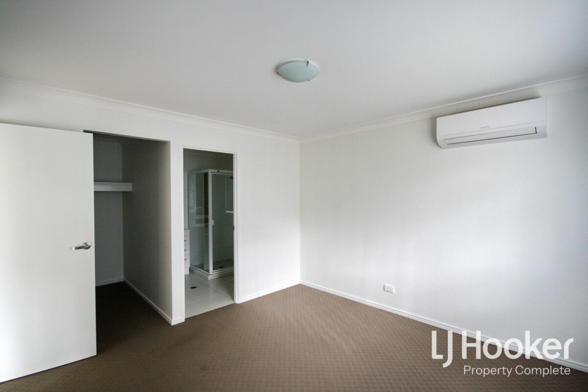 15 Wildflower Street, YARRABILBA