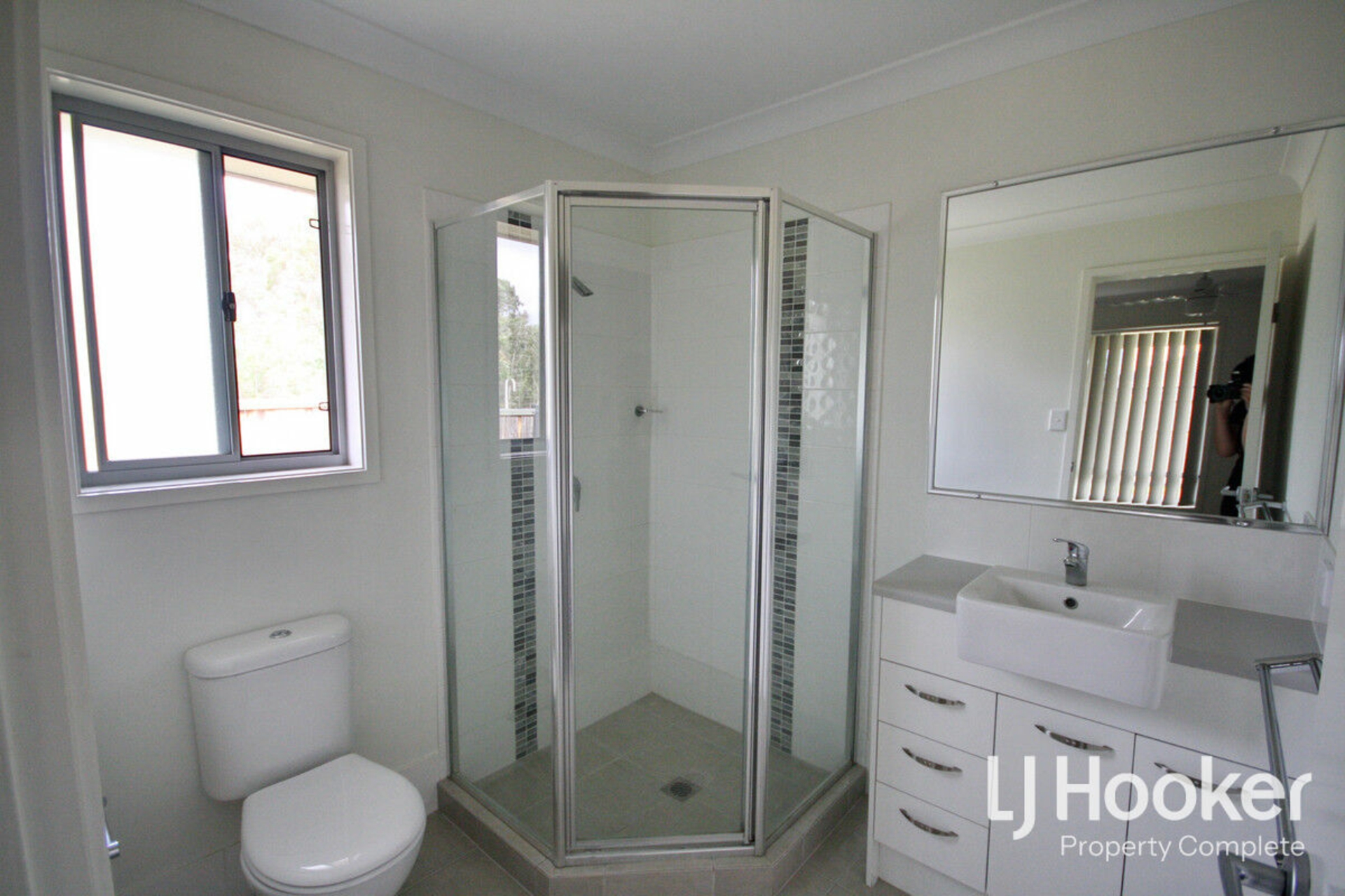 15 Wildflower Street, YARRABILBA
