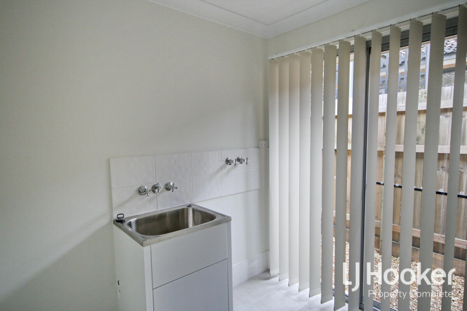 15 Wildflower Street, YARRABILBA