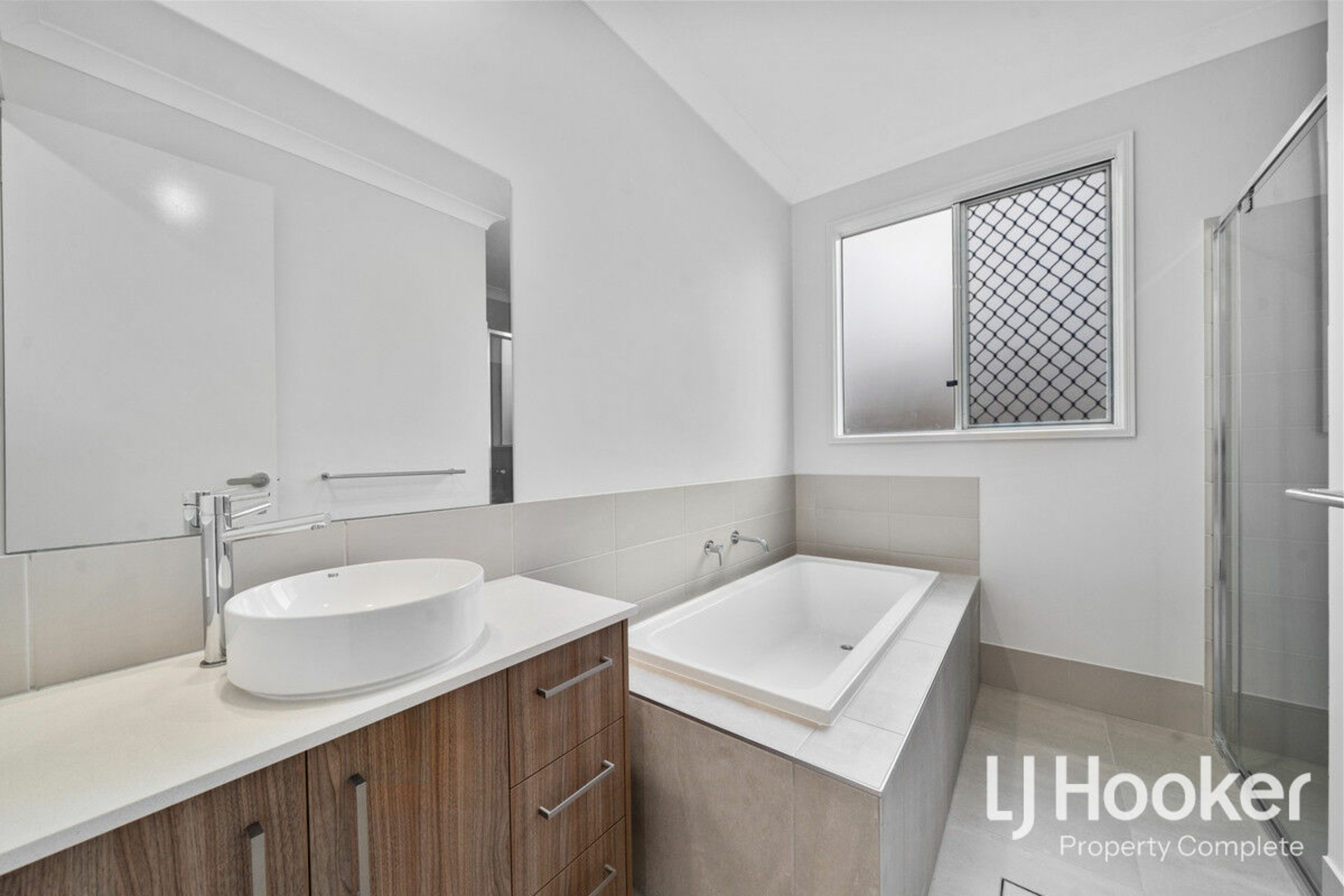 95 Shoreline Avenue, REDLAND BAY