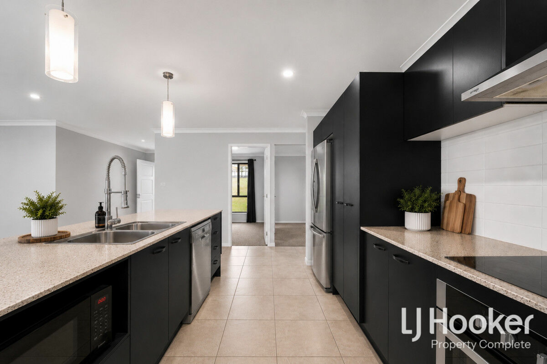 39-43 Weatherly Drive — photo 3 of 17