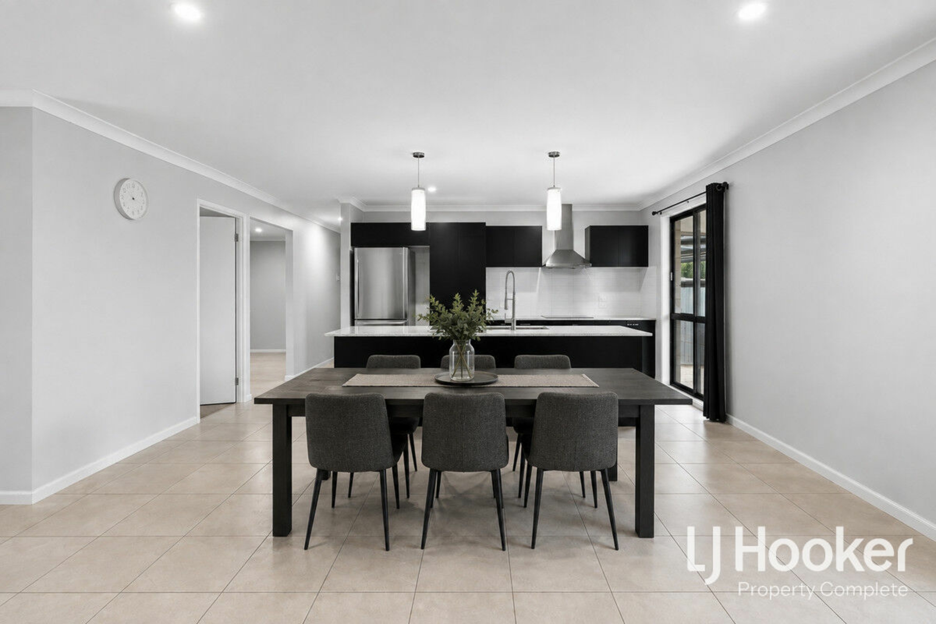 39-43 Weatherly Drive — photo 5 of 17