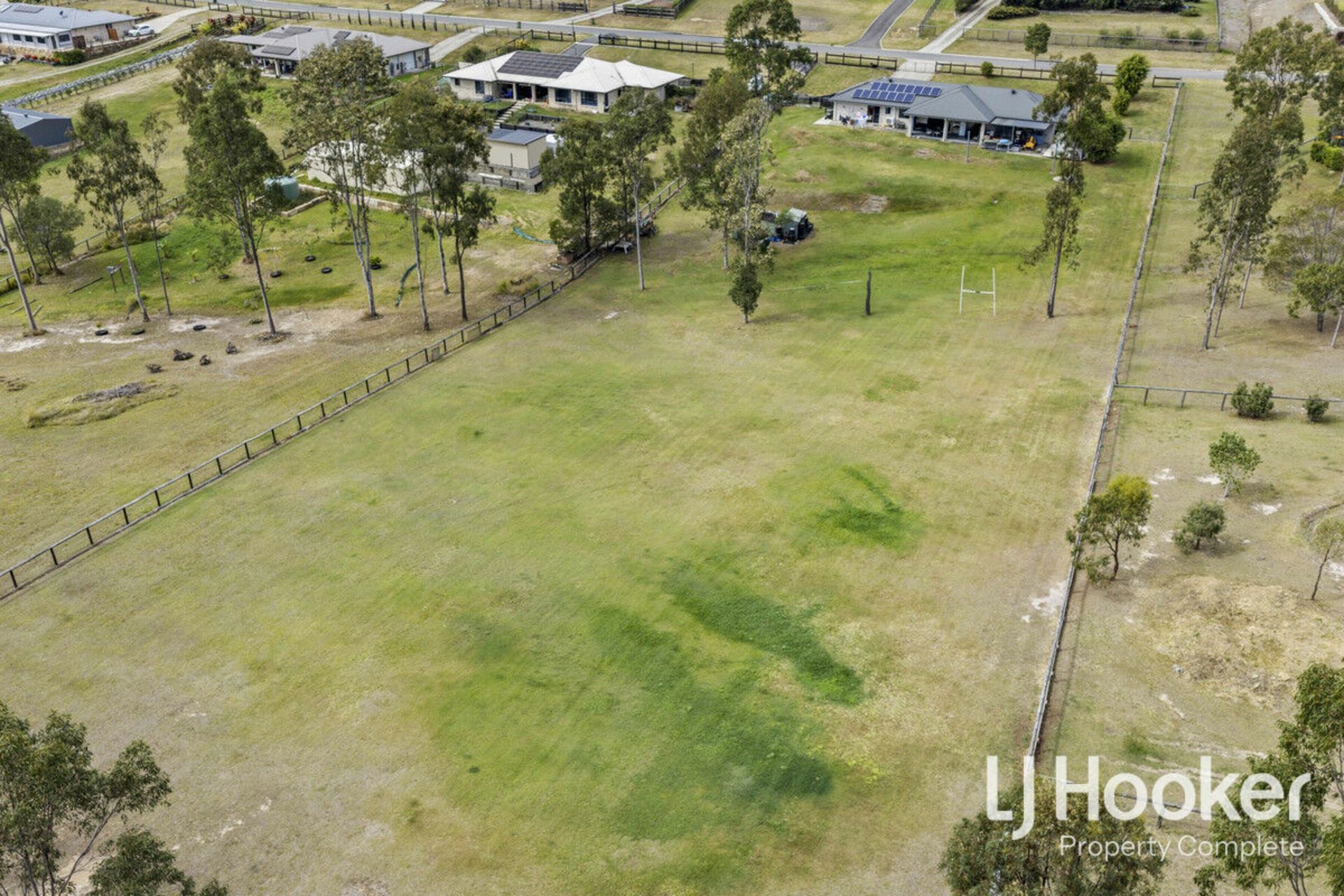 39-43 Weatherly Drive — photo 13 of 17