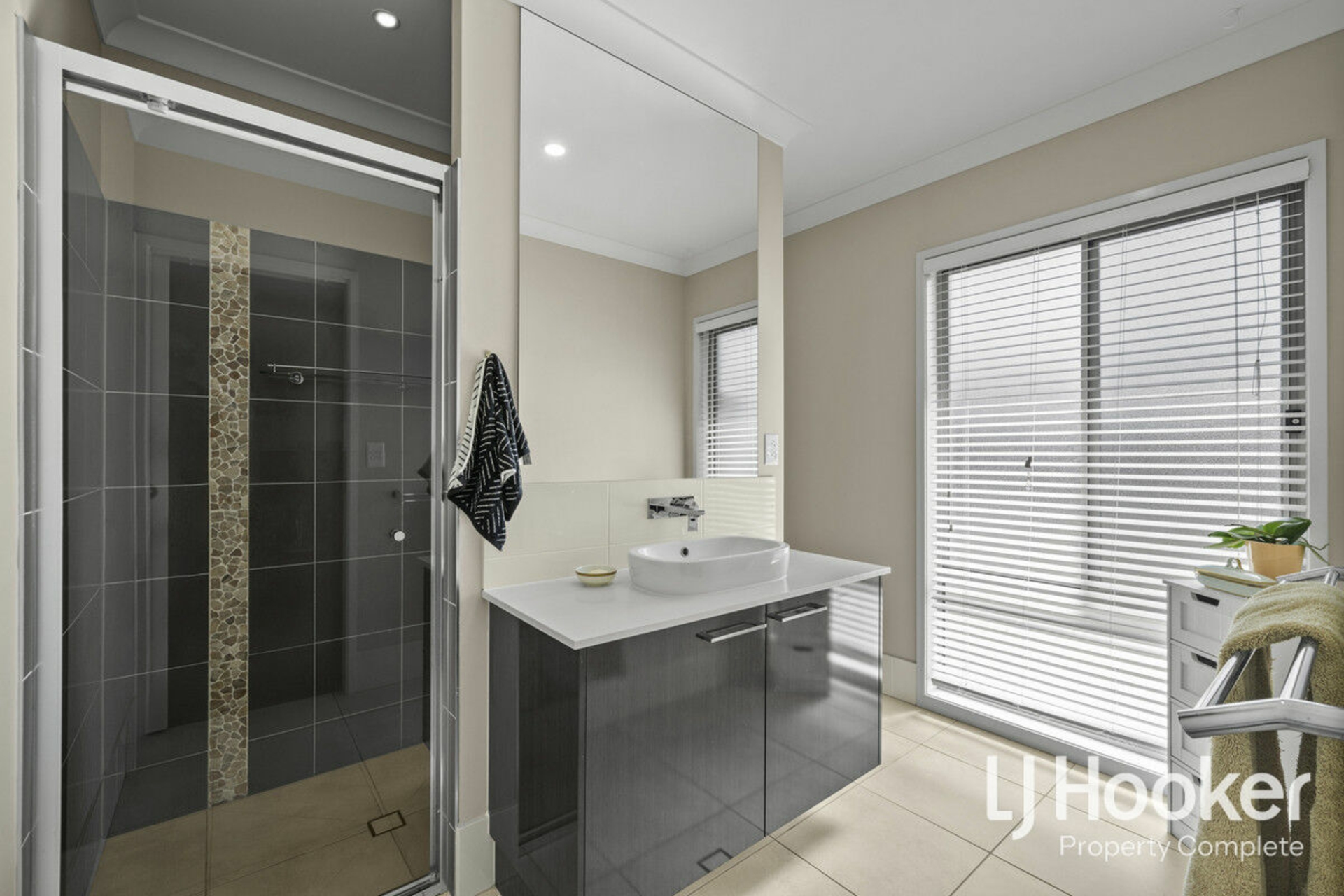 316-320 Peppertree Drive — photo 12 of 30