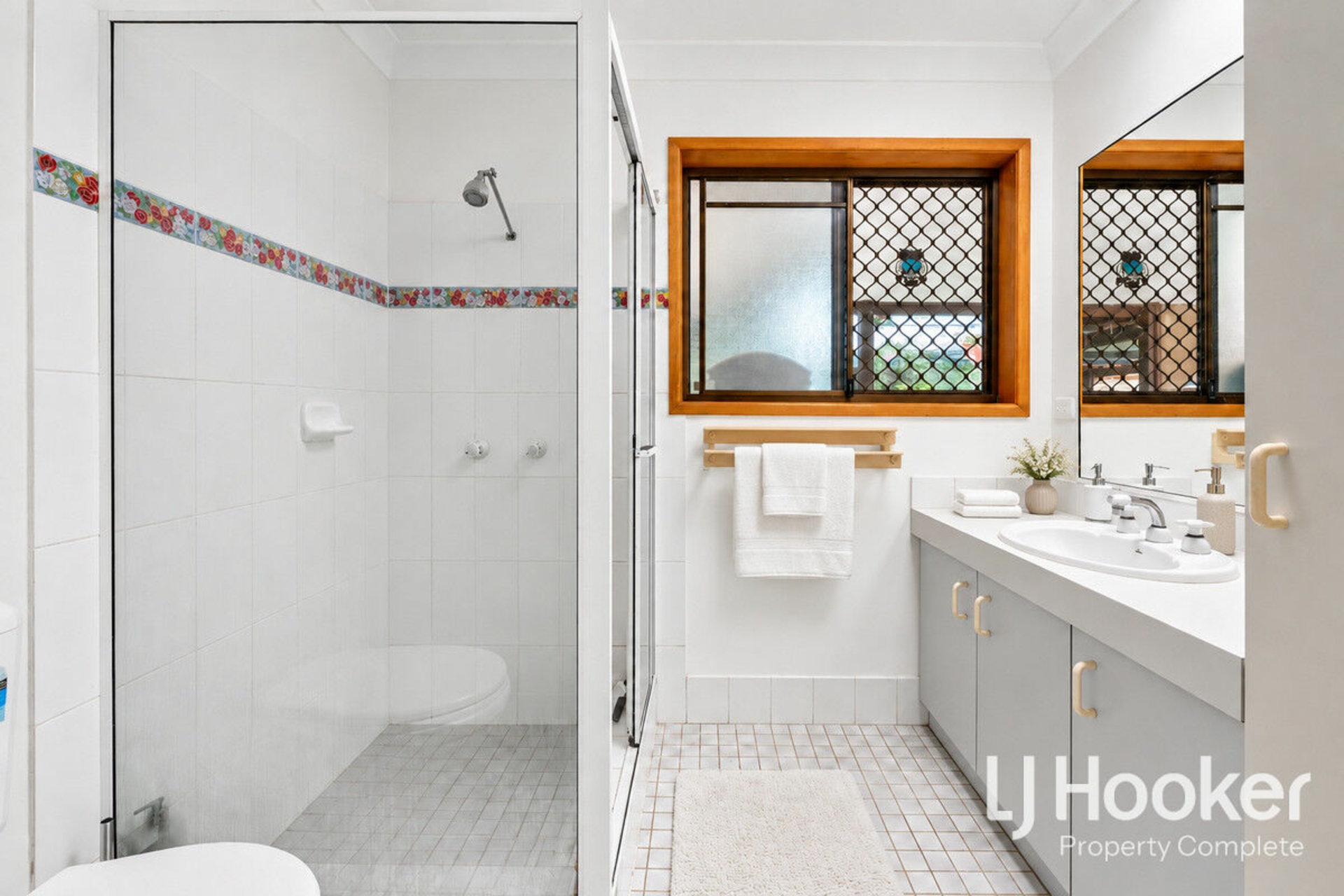 1078-1086 Stockleigh Road — photo 8 of 24