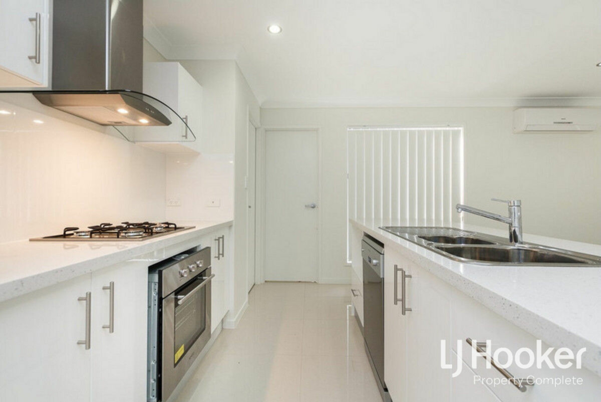 77 Summerview Avenue — photo 5 of 14