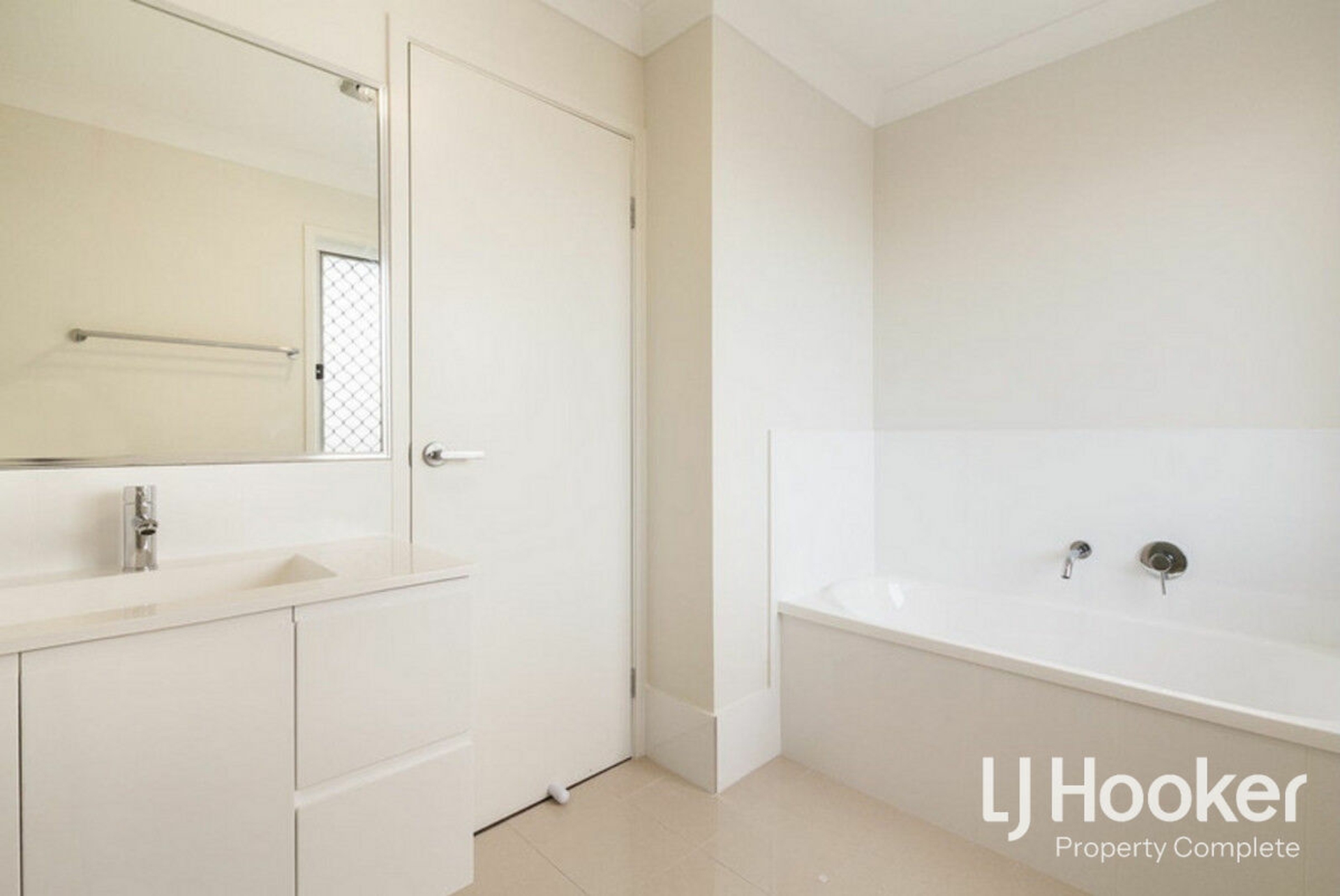 77 Summerview Avenue — photo 10 of 14