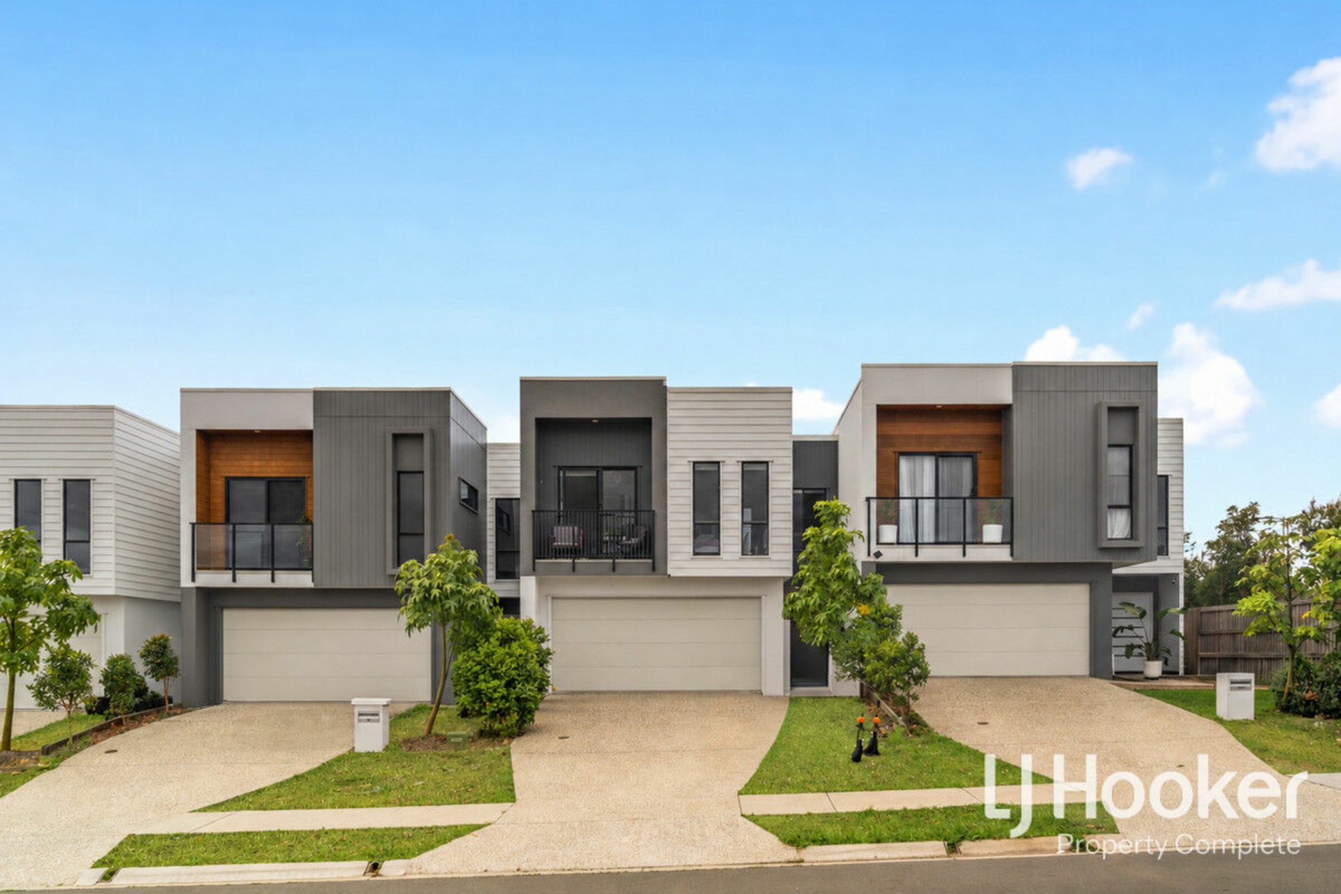 100 Snowdonia Crescent — photo from LJ Hooker Property Complete