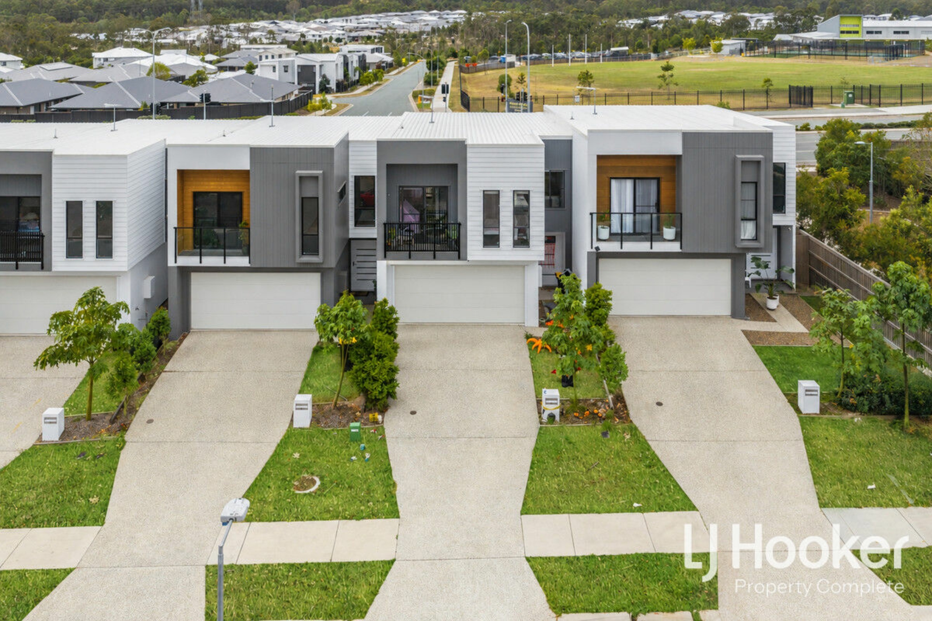 100 Snowdonia Crescent — photo 16 of 18