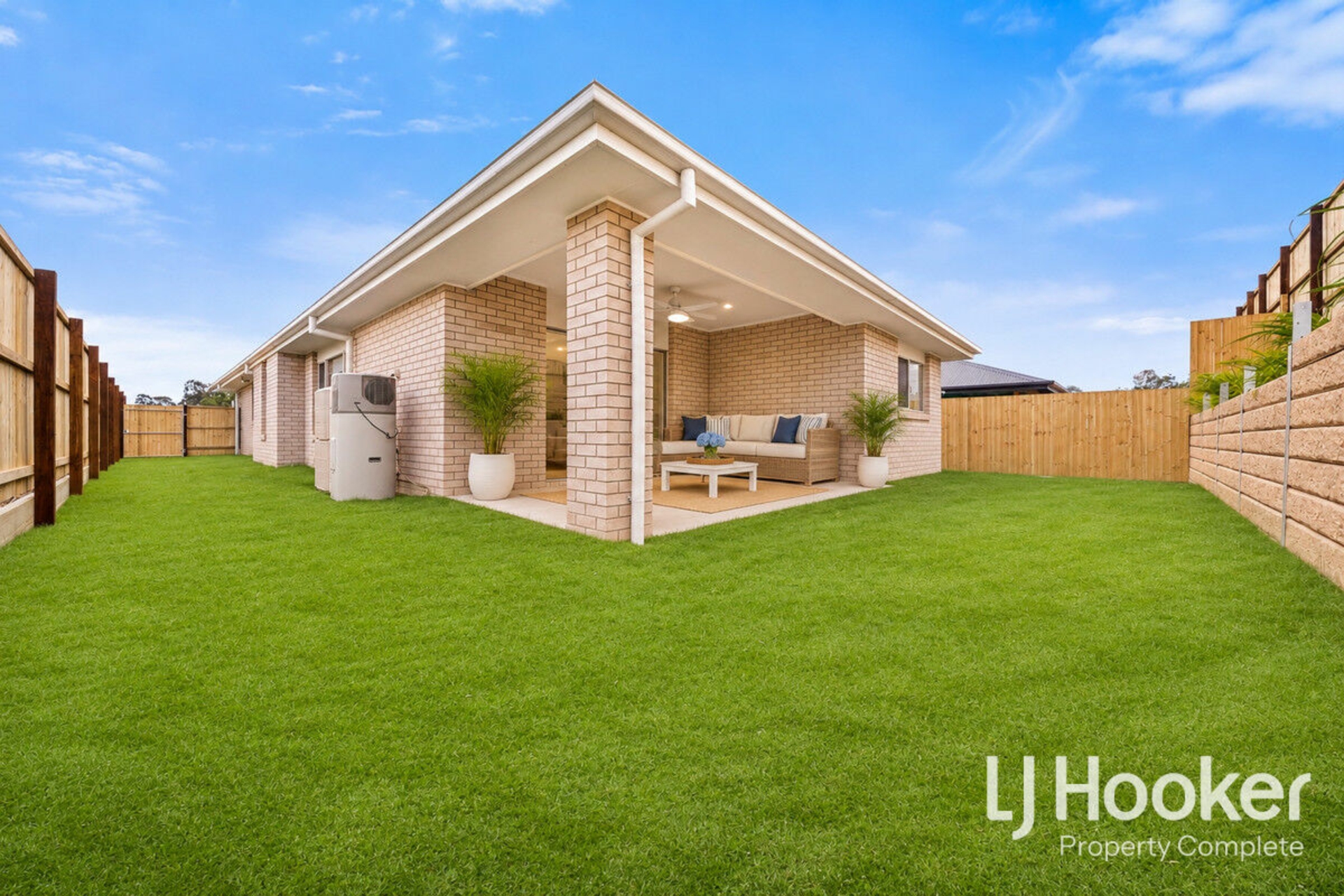 18 Hills Crescent — photo 8 of 16