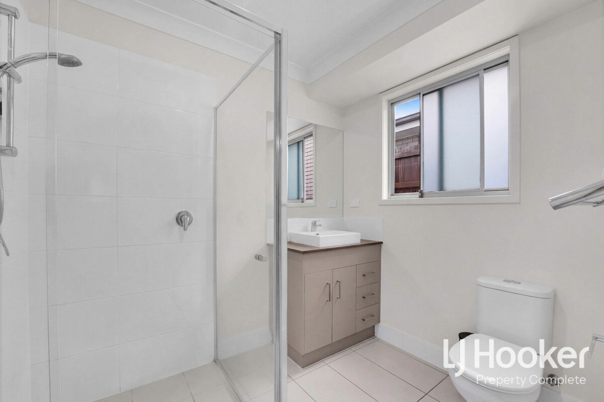 8 Buxton Avenue — photo 9 of 16