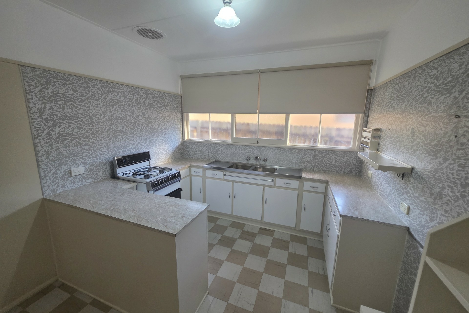24 Railway Terrace — photo 5 of 19