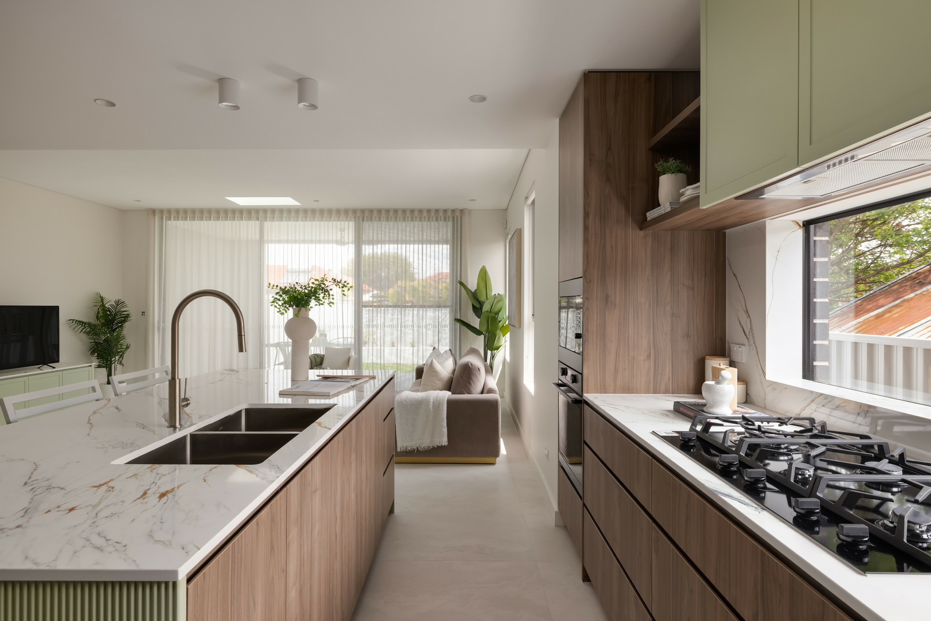 35a Bartlett Street — photo 3 of 24