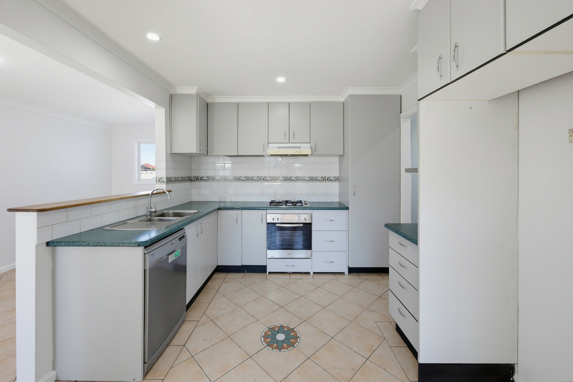 10 Sybil Street — photo 3 of 9