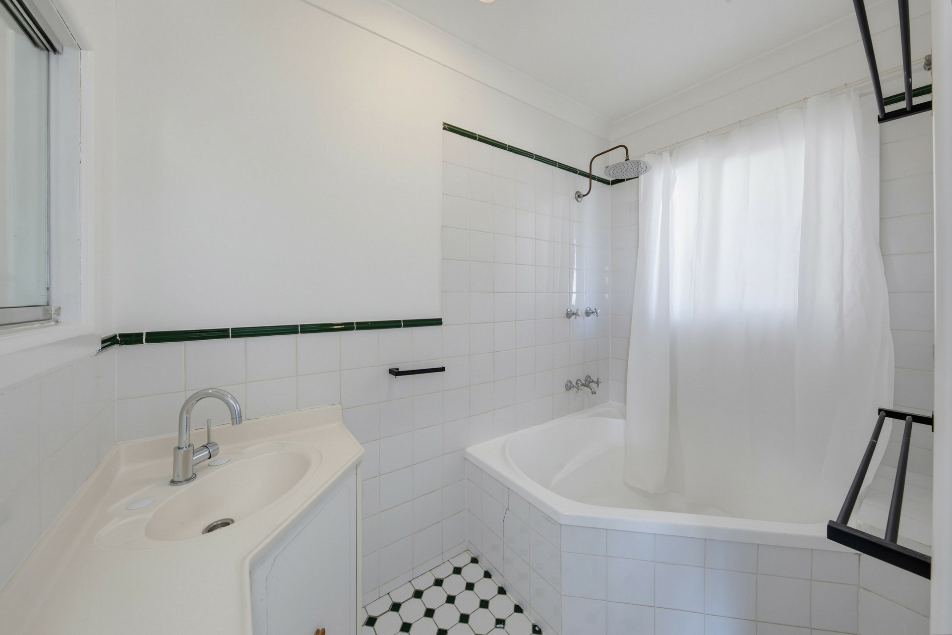10 Sybil Street — photo 4 of 9