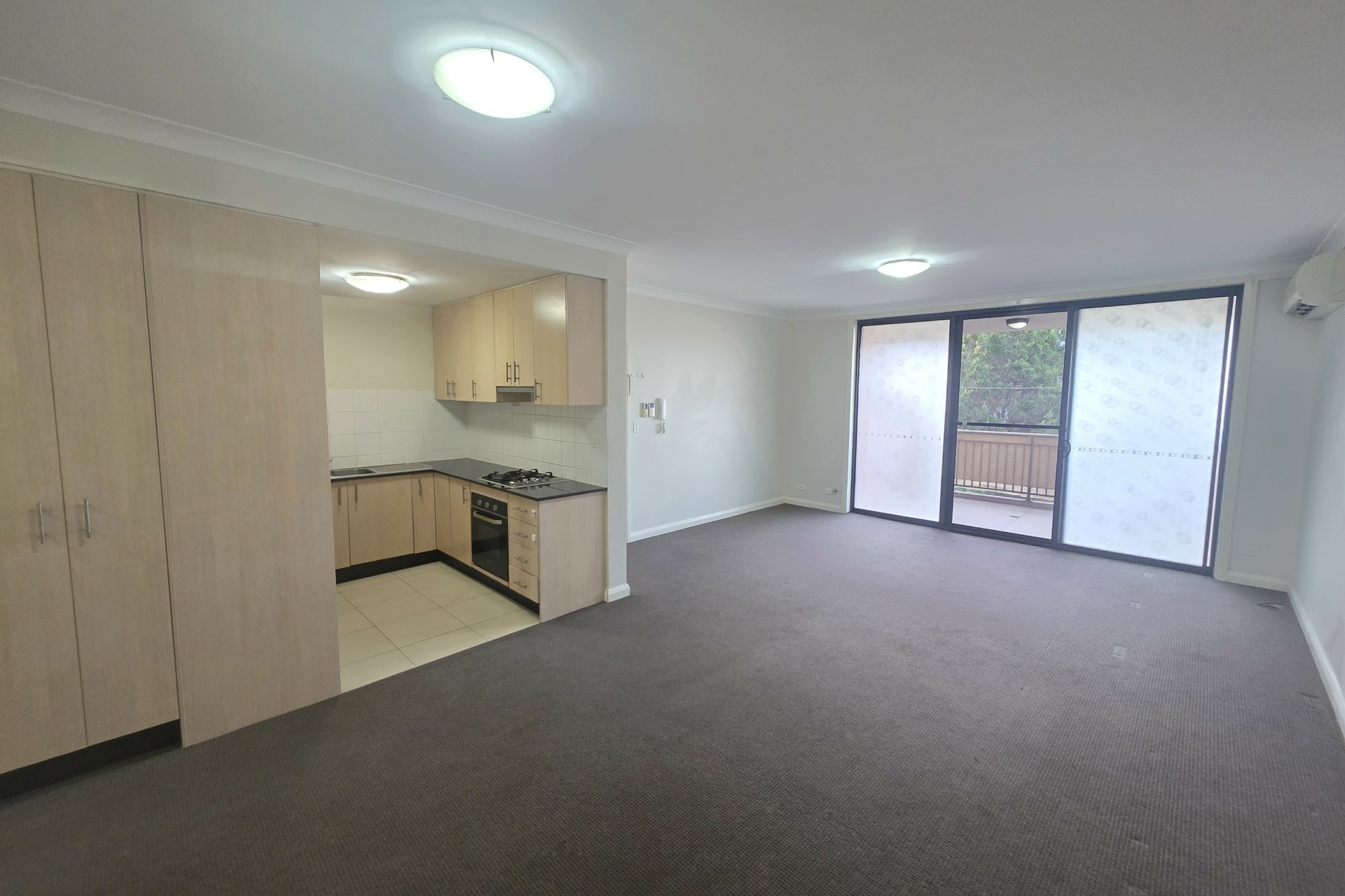16/356-360 Railway Terrace — photo 3 of 11