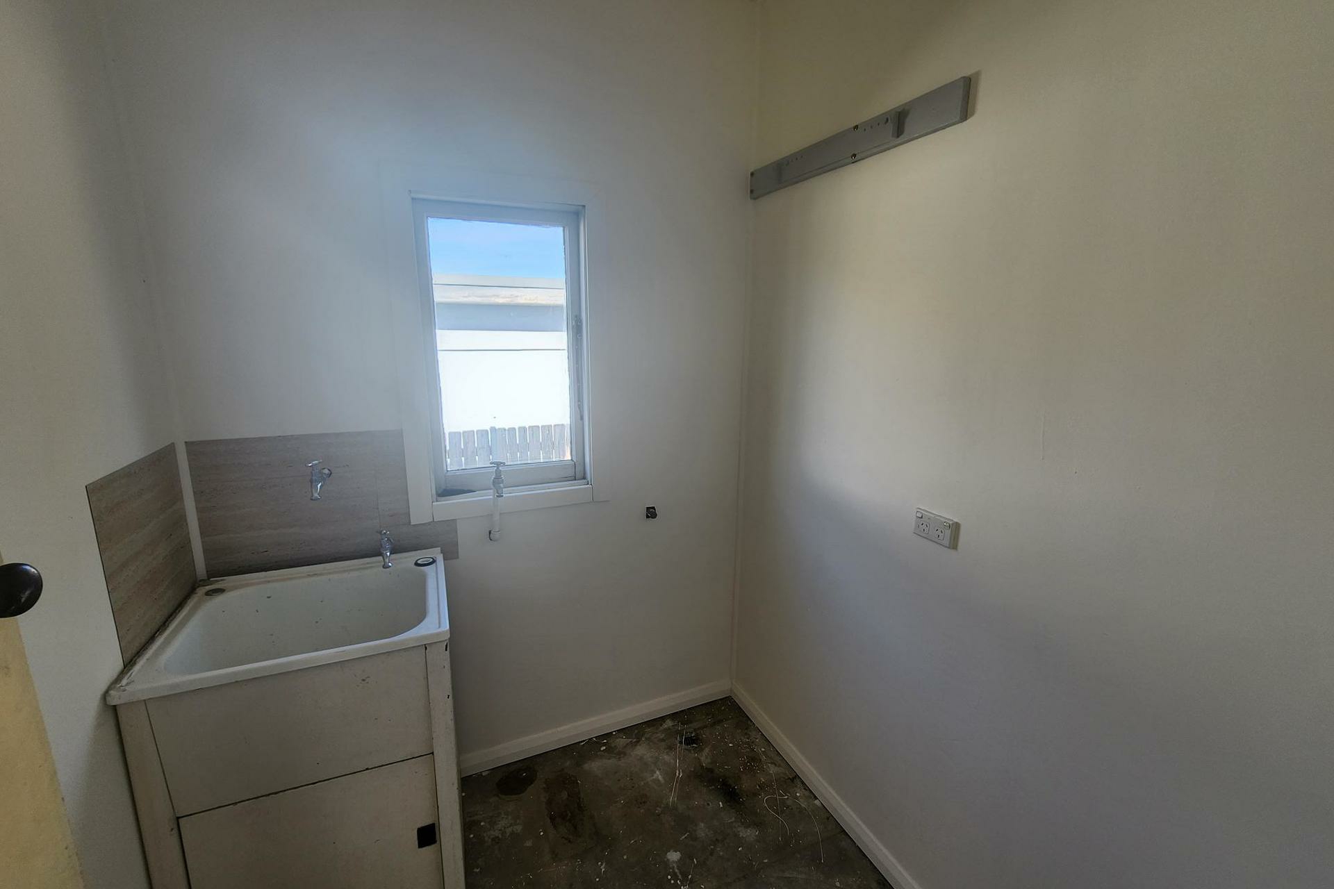 160 Mona Street — photo 9 of 11