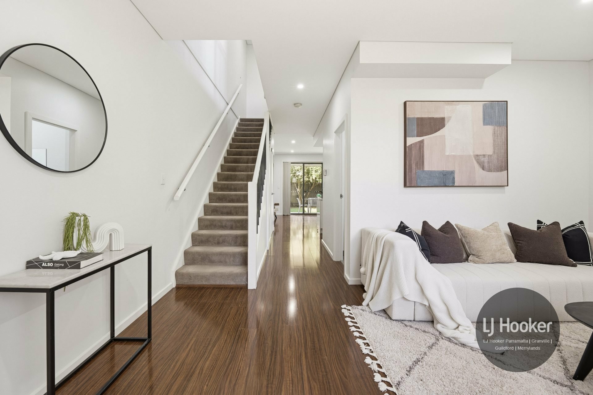 8/1 Louis Street — photo 3 of 15