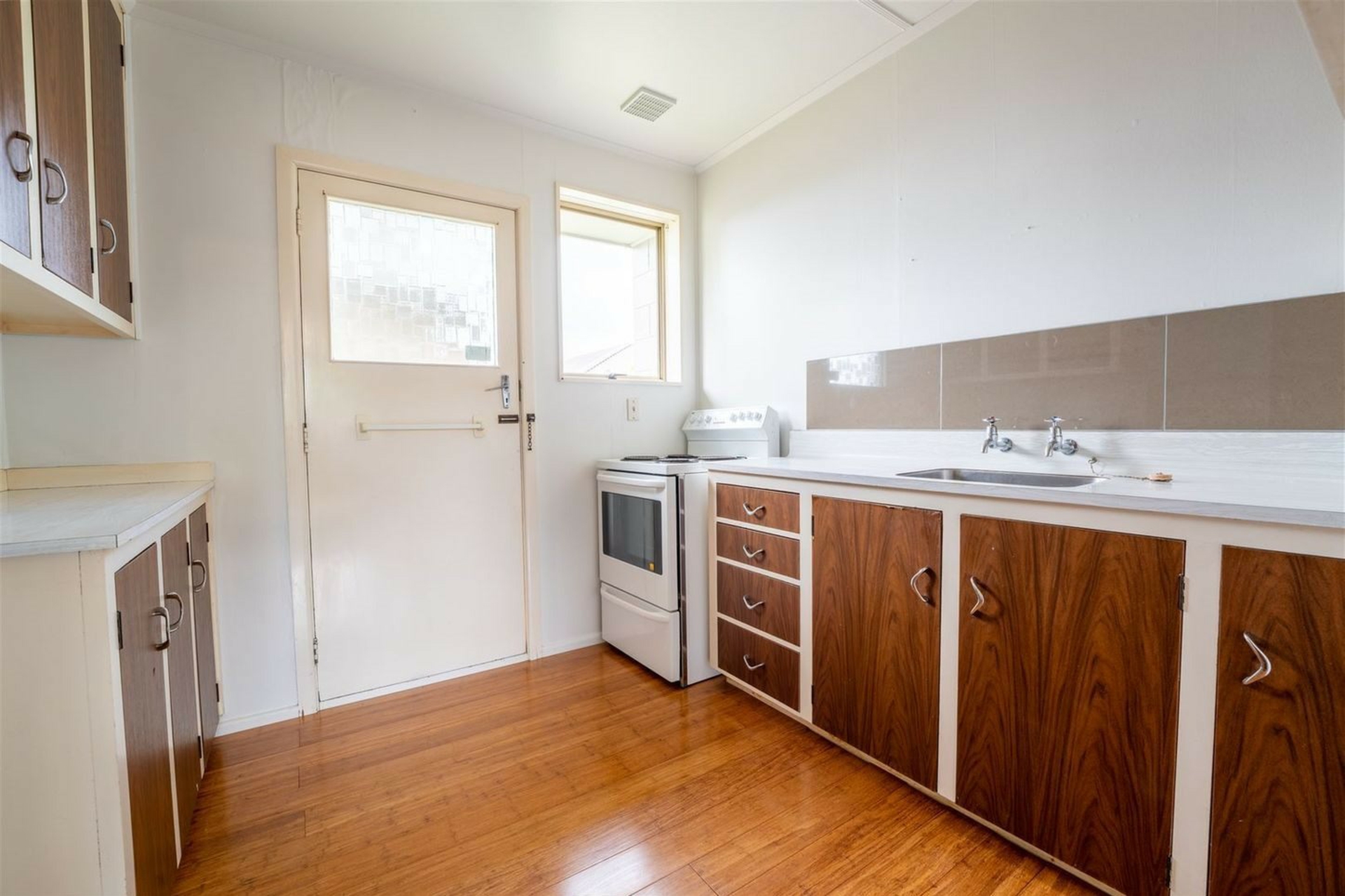 2/190B North Street Timaru Property Details LJ Hooker