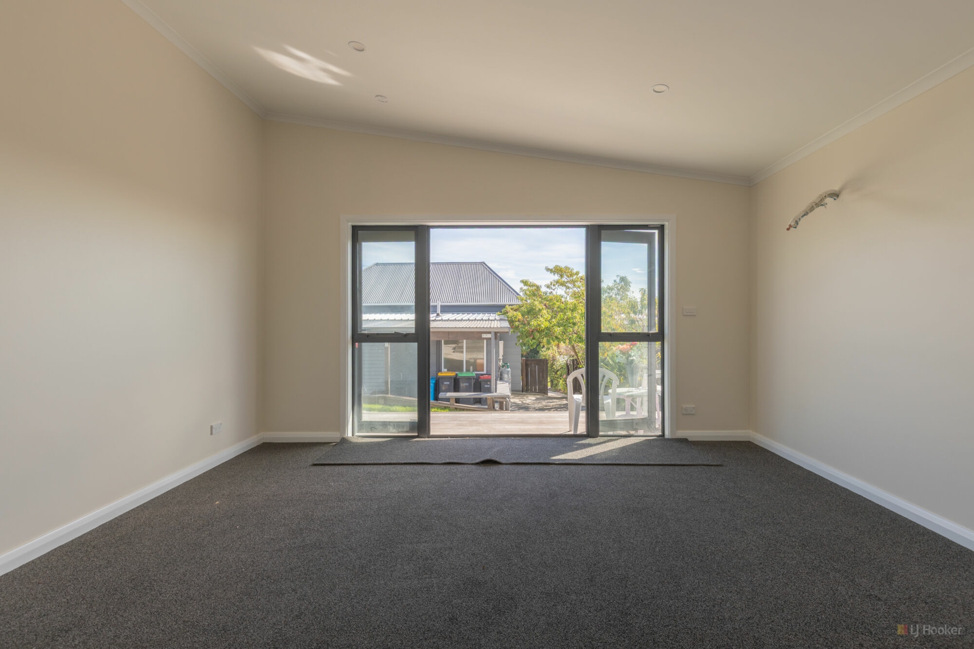 6 Thomas Street, WEST END