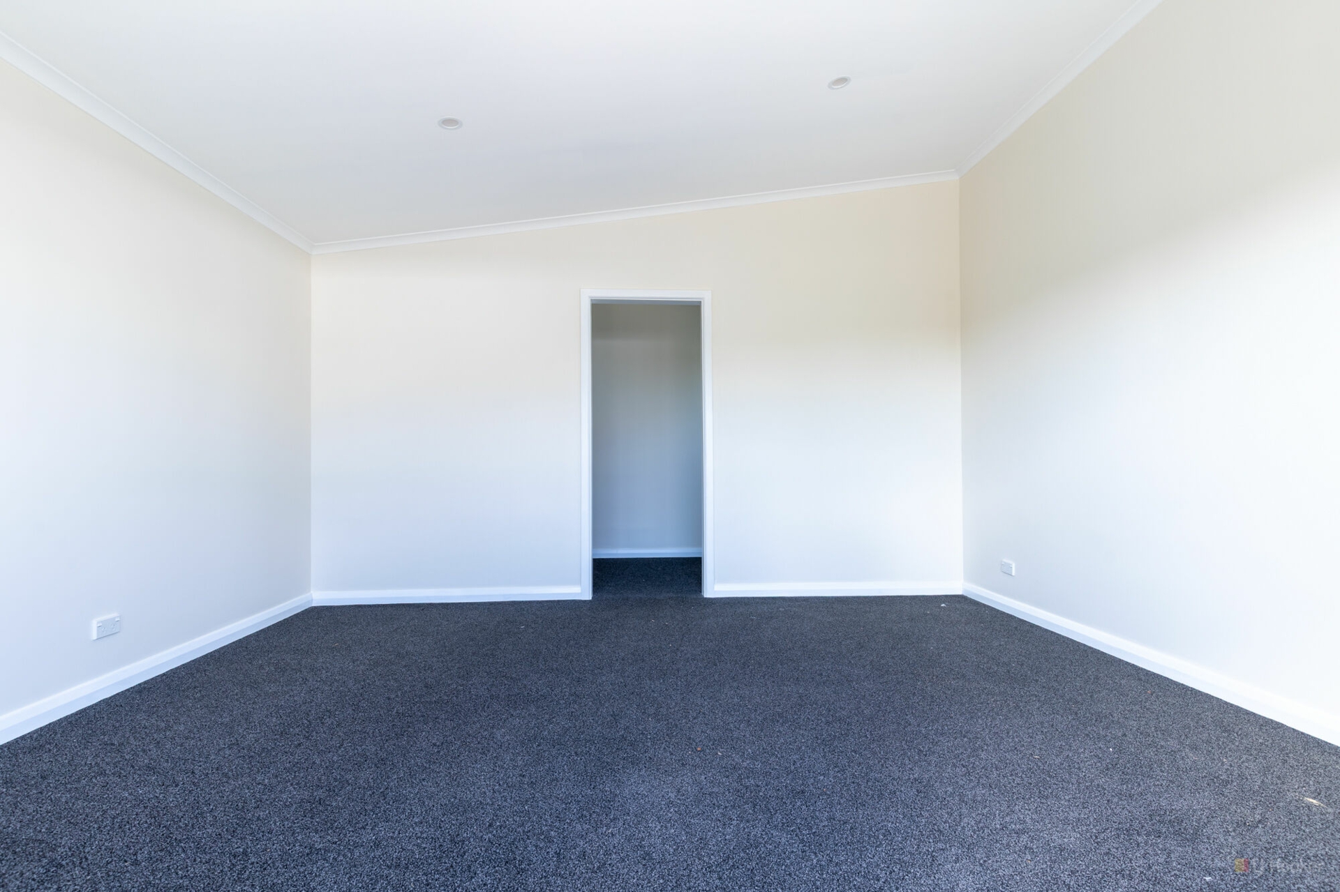 6 Thomas Street, WEST END