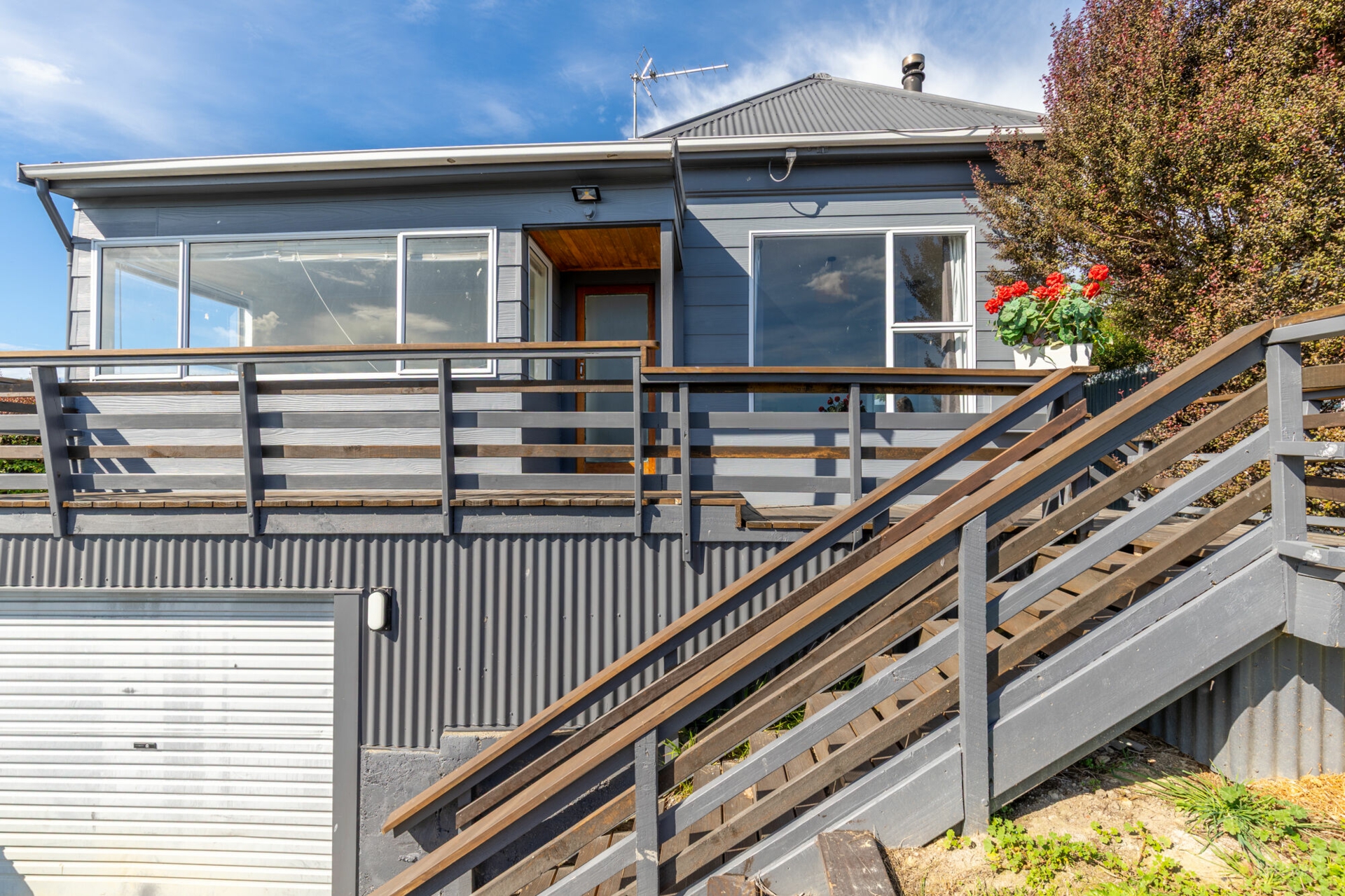 6 Thomas Street, WEST END