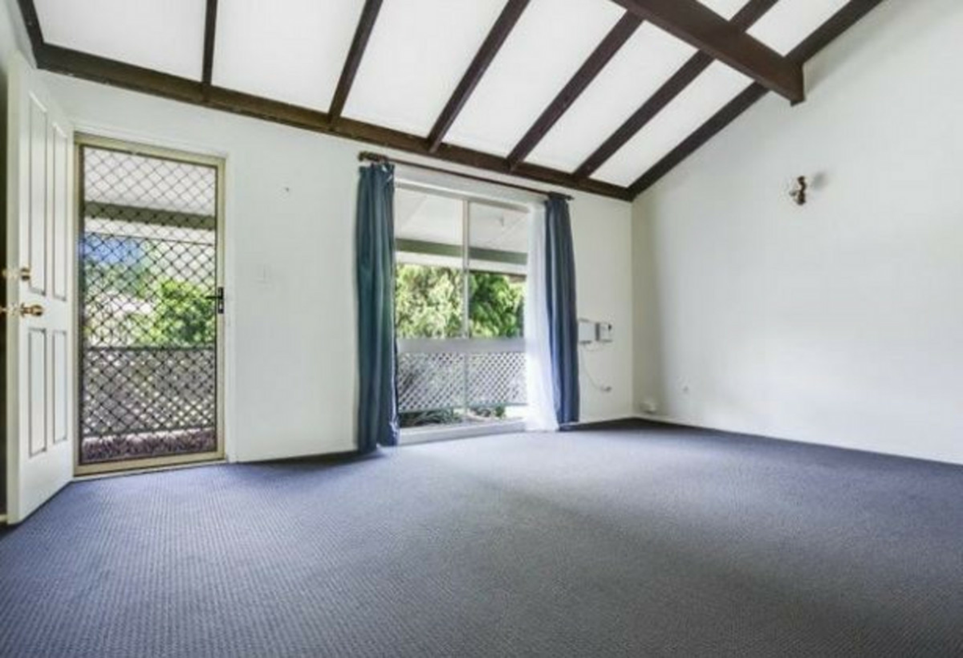 11 Dumbarton Drive, KALLANGUR