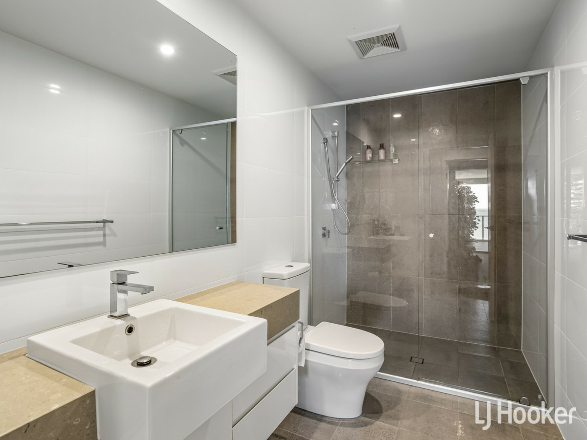 5/24 Prince Edward Parade, REDCLIFFE