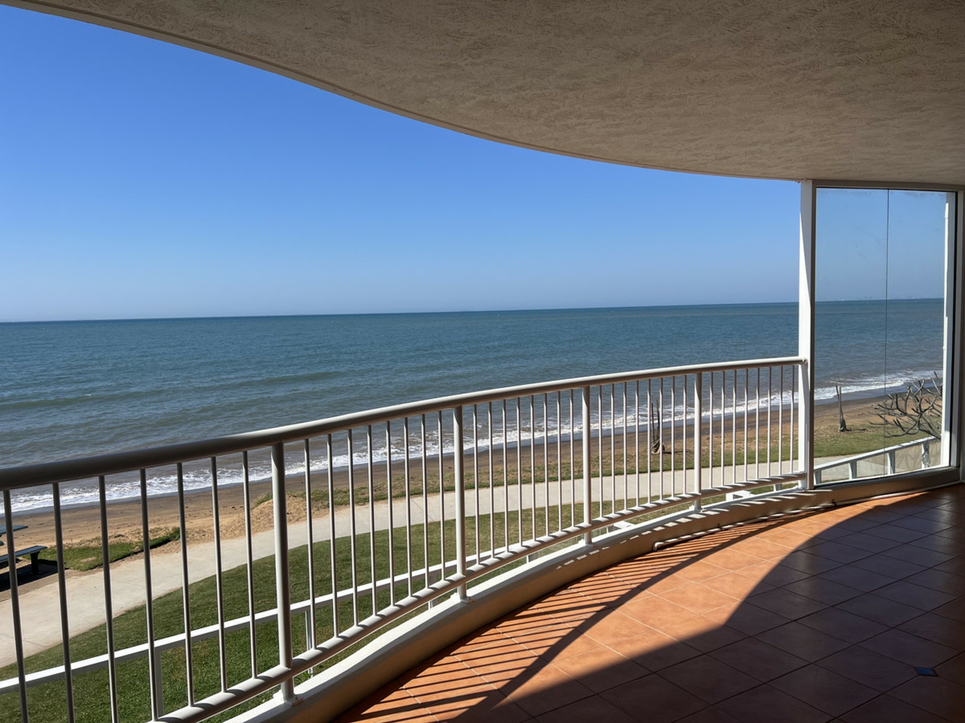 7/94-98 Prince Edward Parade, REDCLIFFE